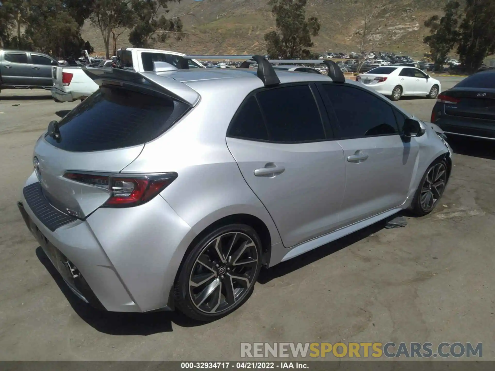 4 Photograph of a damaged car JTNC4RBE3L3083288 TOYOTA COROLLA HATCHBACK 2020