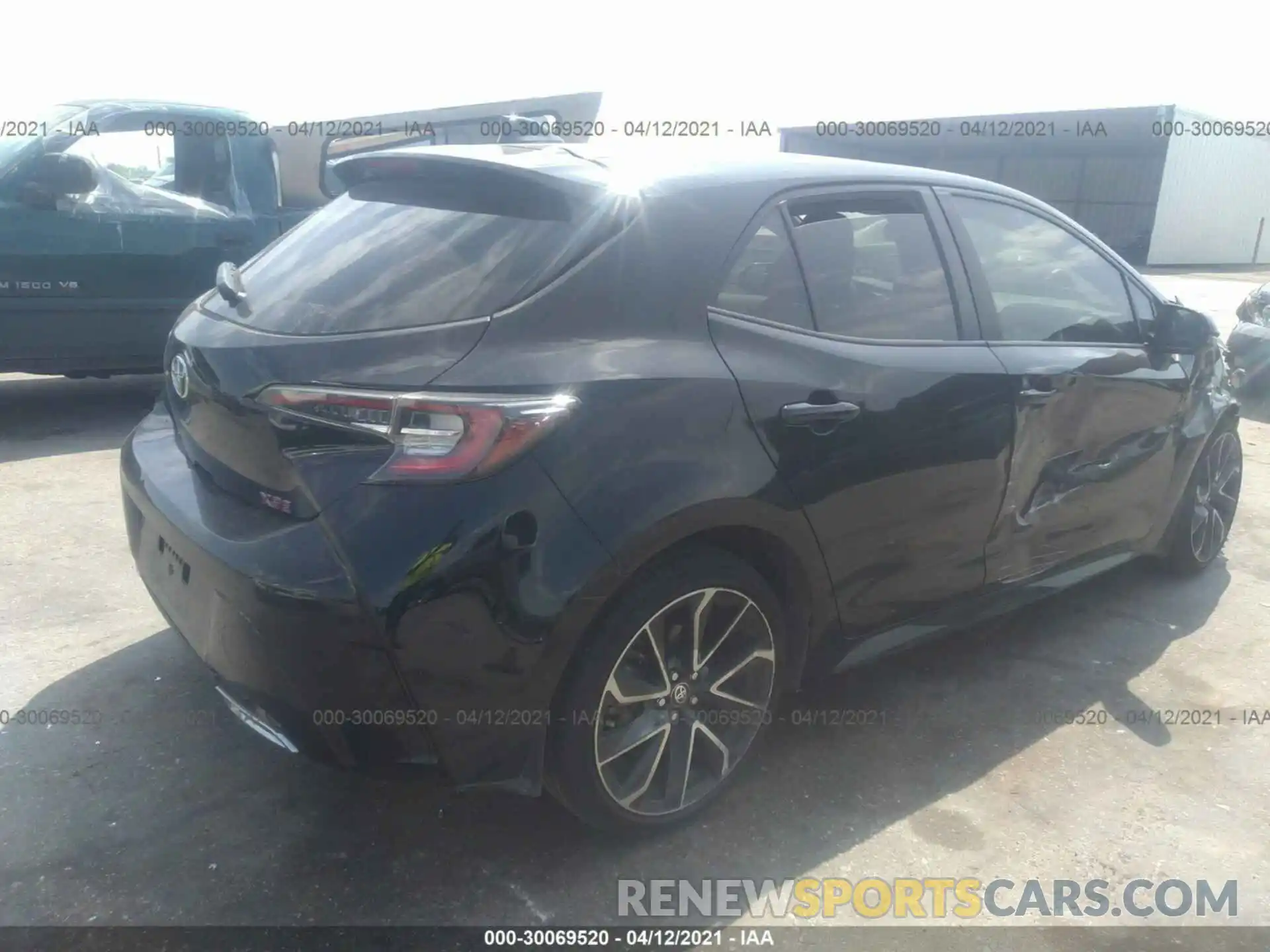 4 Photograph of a damaged car JTNC4RBE4L3087852 TOYOTA COROLLA HATCHBACK 2020