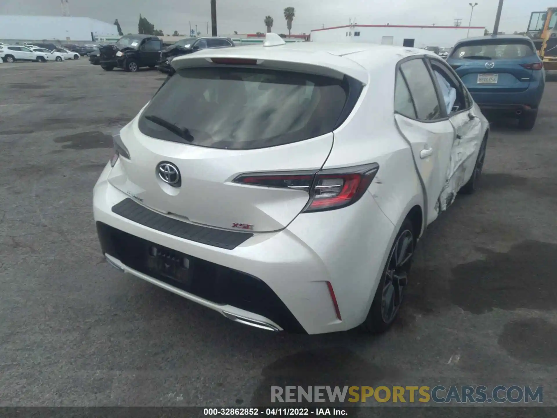 4 Photograph of a damaged car JTNC4RBE8L3085828 TOYOTA COROLLA HATCHBACK 2020