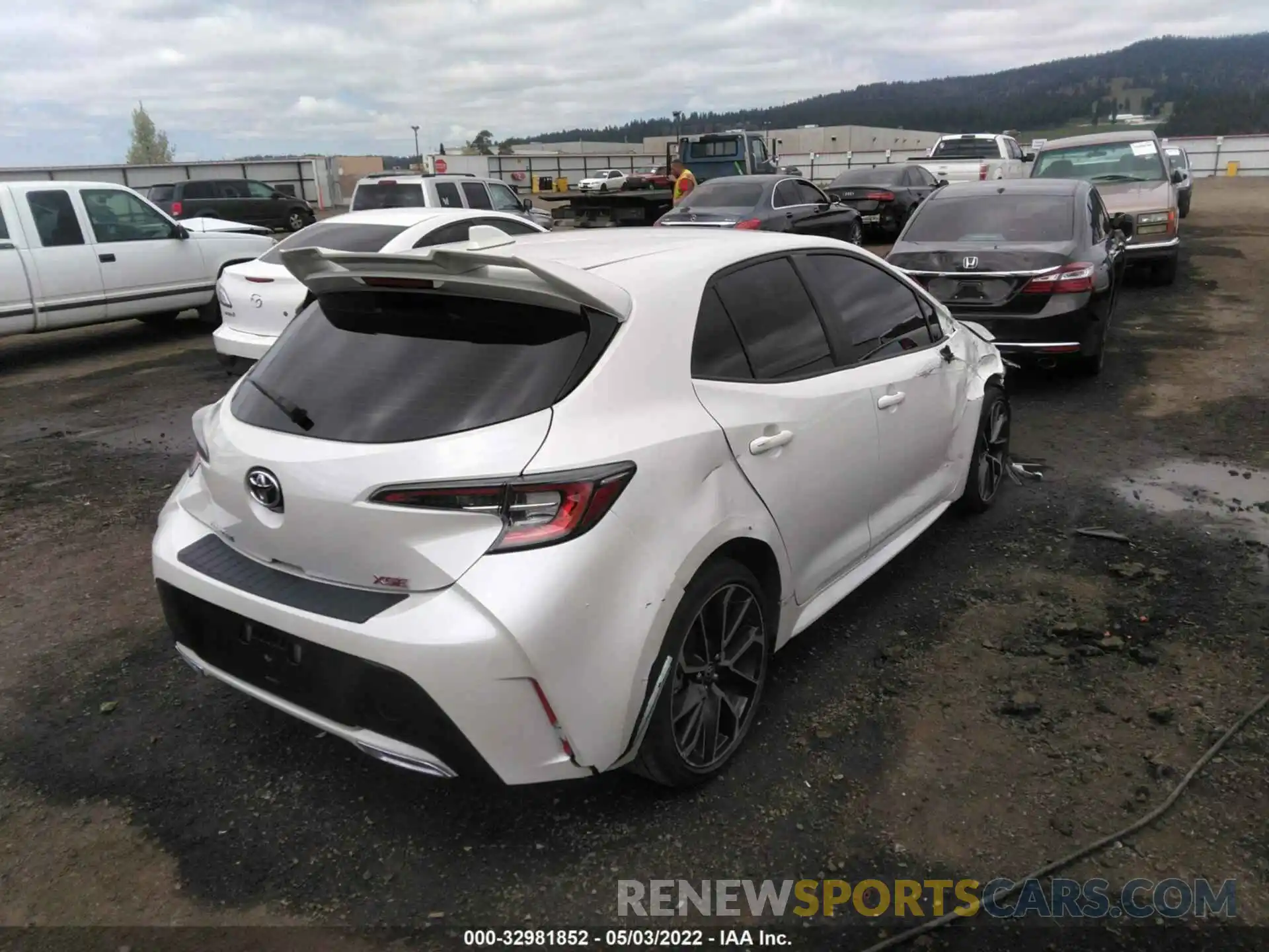 4 Photograph of a damaged car JTNC4RBE8L3094478 TOYOTA COROLLA HATCHBACK 2020