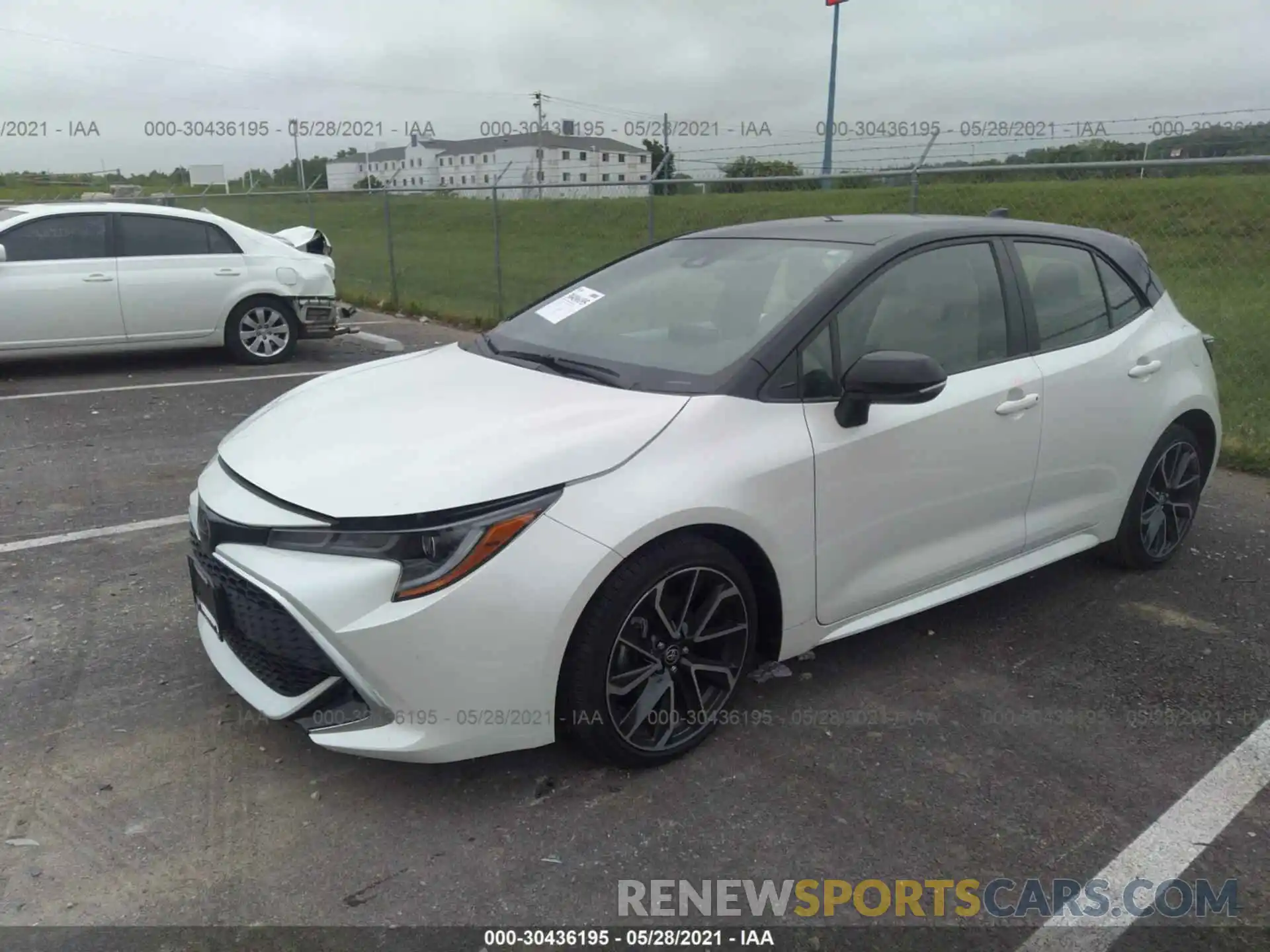 2 Photograph of a damaged car JTNC4RBE9L3098099 TOYOTA COROLLA HATCHBACK 2020