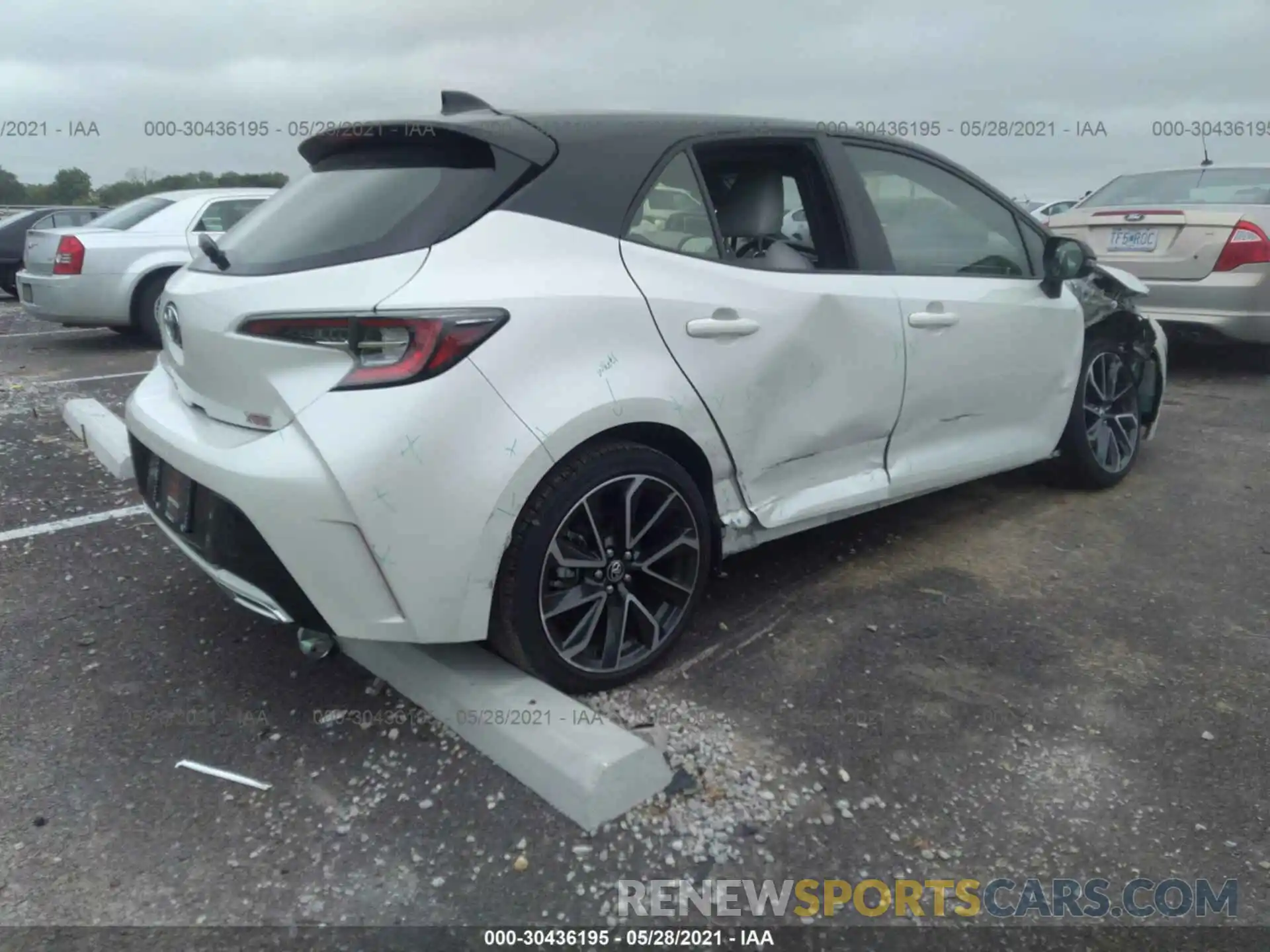 4 Photograph of a damaged car JTNC4RBE9L3098099 TOYOTA COROLLA HATCHBACK 2020