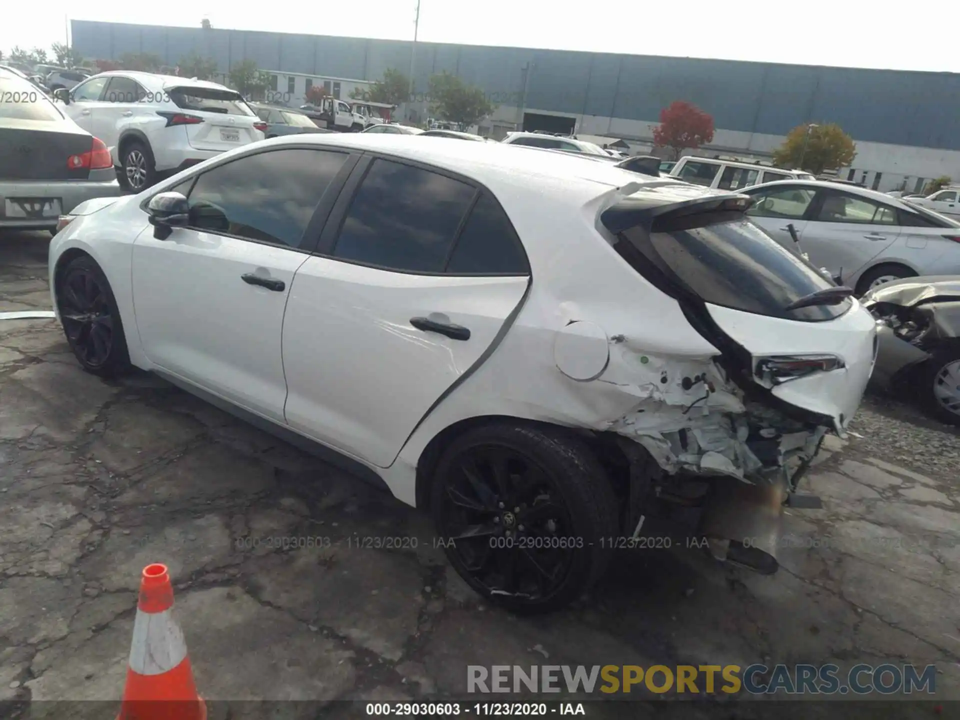 3 Фотография поврежденного автомобиля JTND4RBE0L3075296 TOYOTA COROLLA HATCHBACK 2020