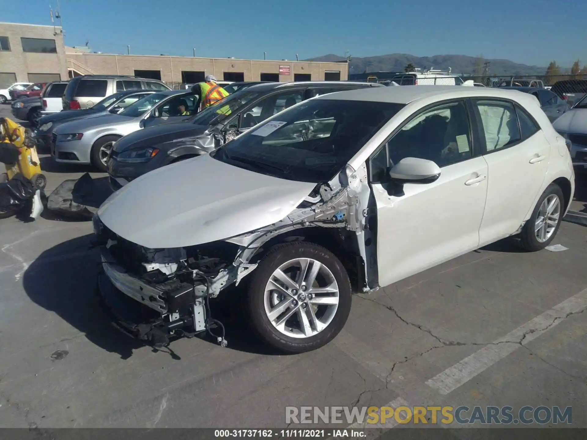 2 Photograph of a damaged car JTND4RBE2L3084338 TOYOTA COROLLA HATCHBACK 2020