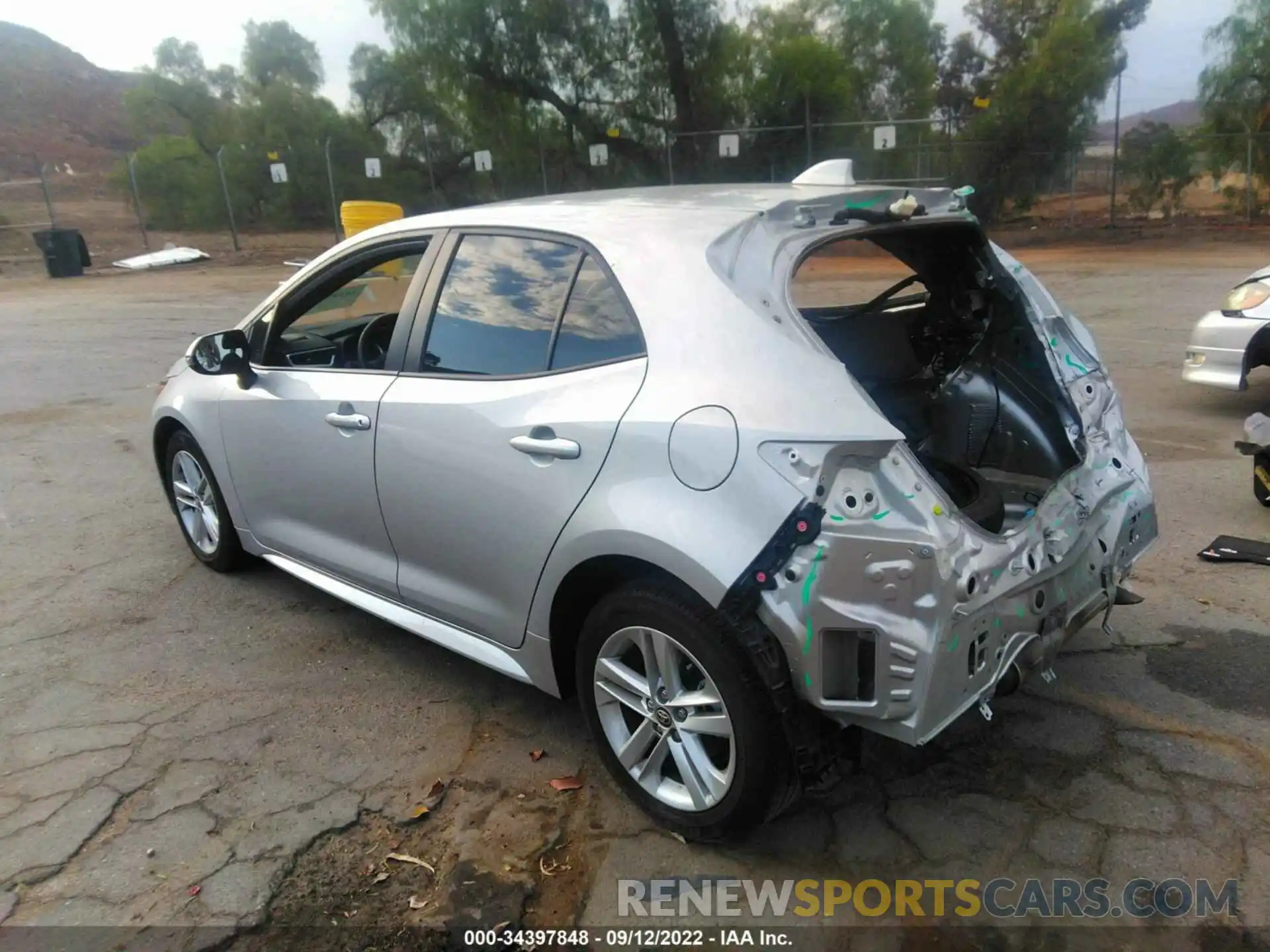 3 Photograph of a damaged car JTND4RBE4L3074264 TOYOTA COROLLA HATCHBACK 2020