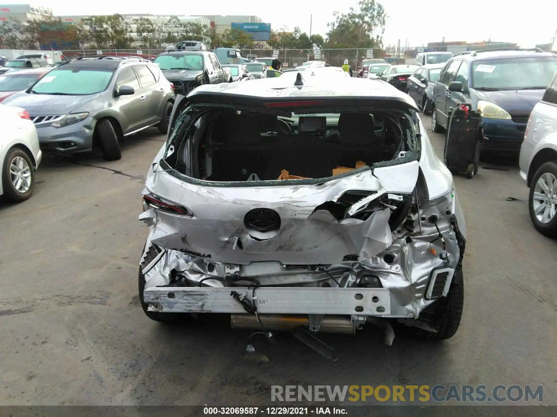 6 Photograph of a damaged car JTND4RBE4L3090383 TOYOTA COROLLA HATCHBACK 2020