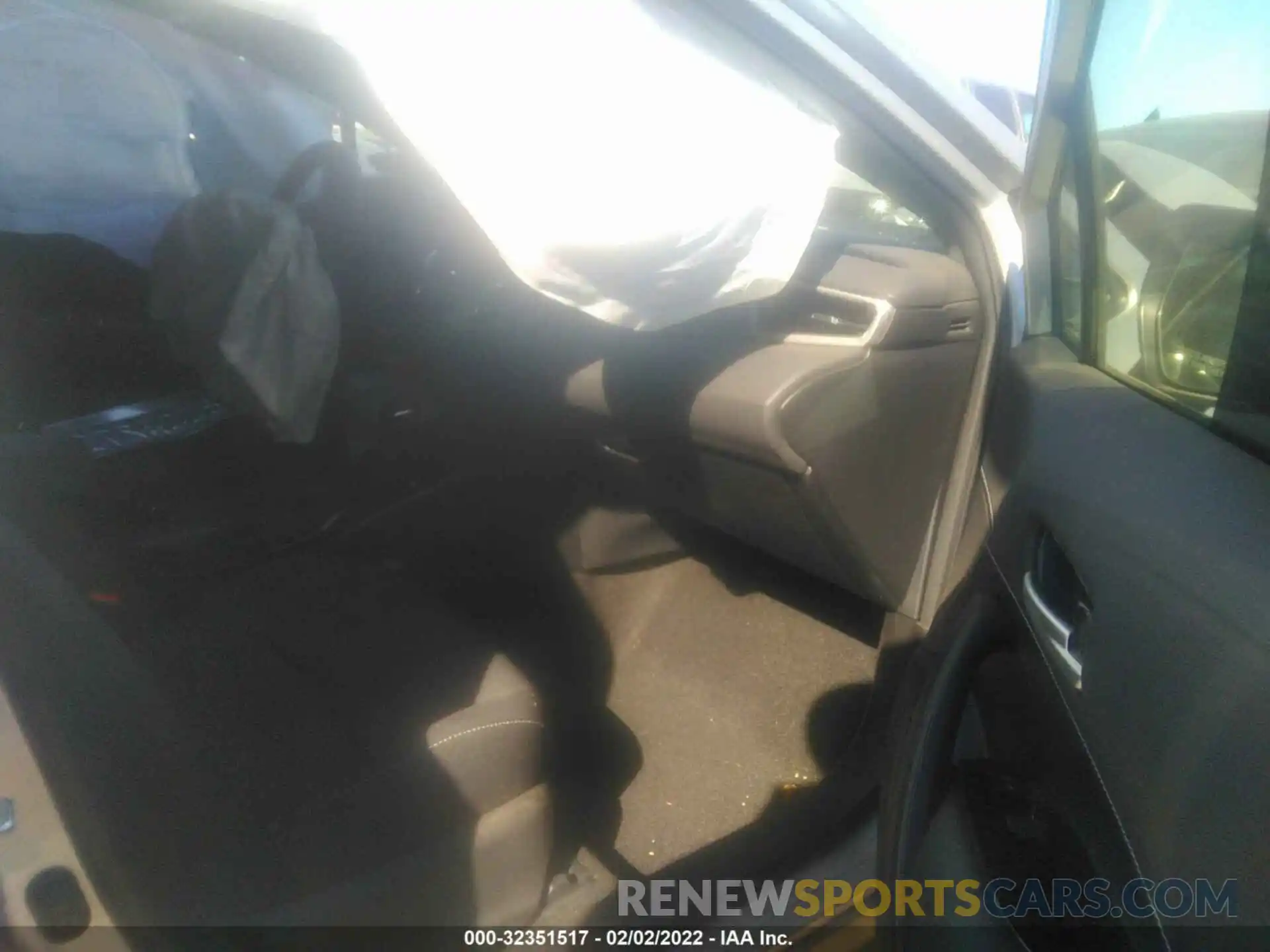 5 Photograph of a damaged car JTND4RBE4L3091047 TOYOTA COROLLA HATCHBACK 2020