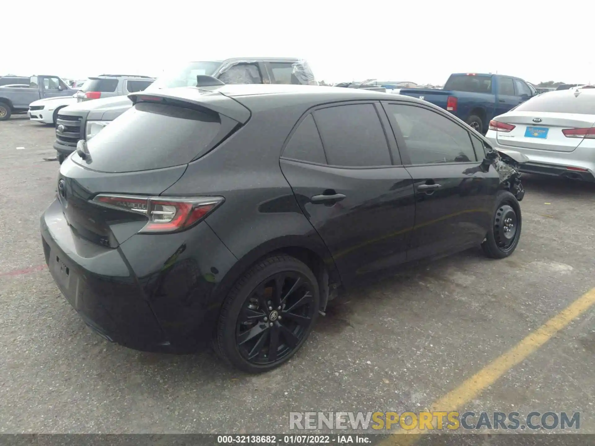 4 Photograph of a damaged car JTND4RBE5L3099884 TOYOTA COROLLA HATCHBACK 2020