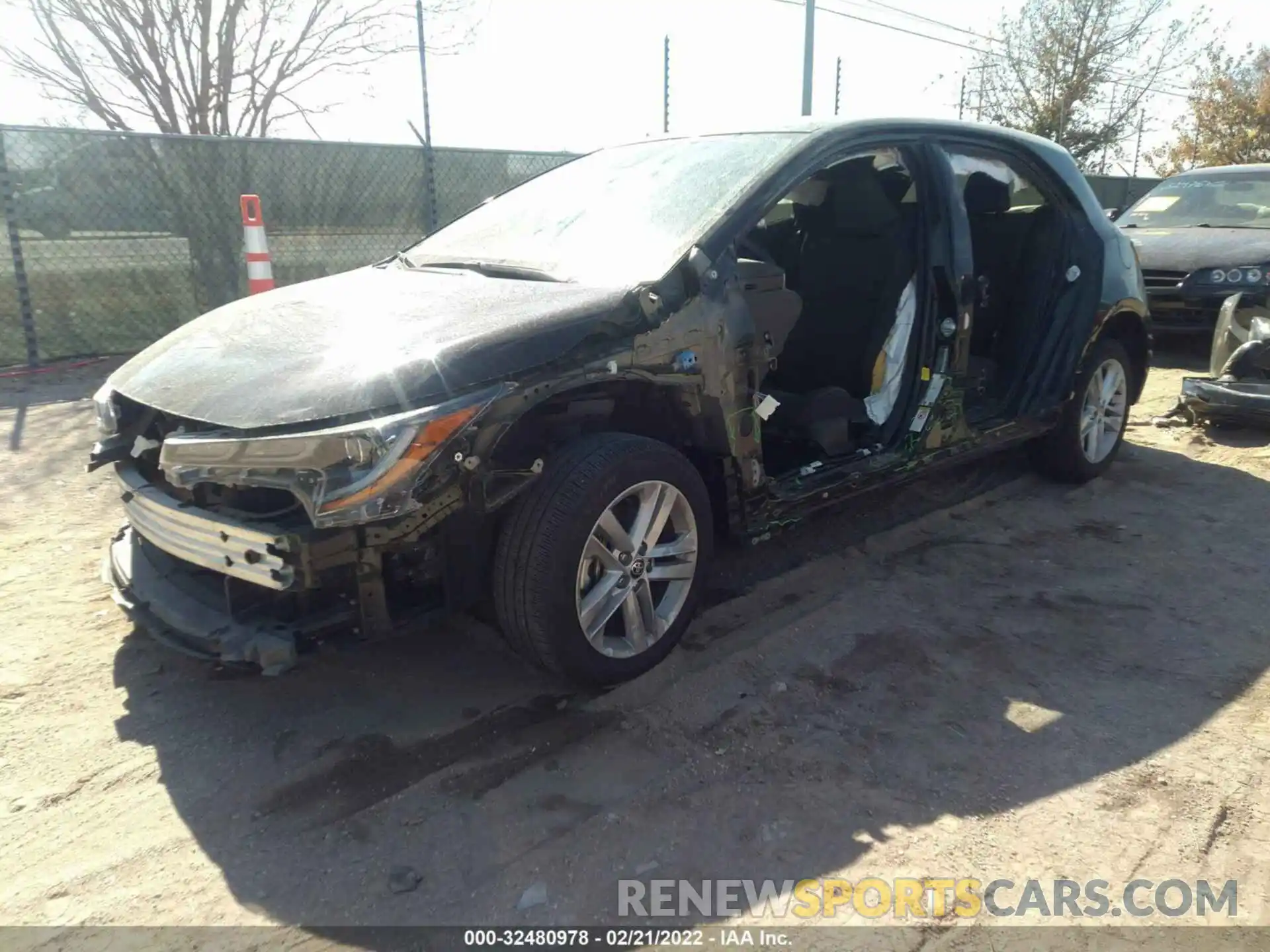 2 Photograph of a damaged car JTND4RBE7L3075182 TOYOTA COROLLA HATCHBACK 2020