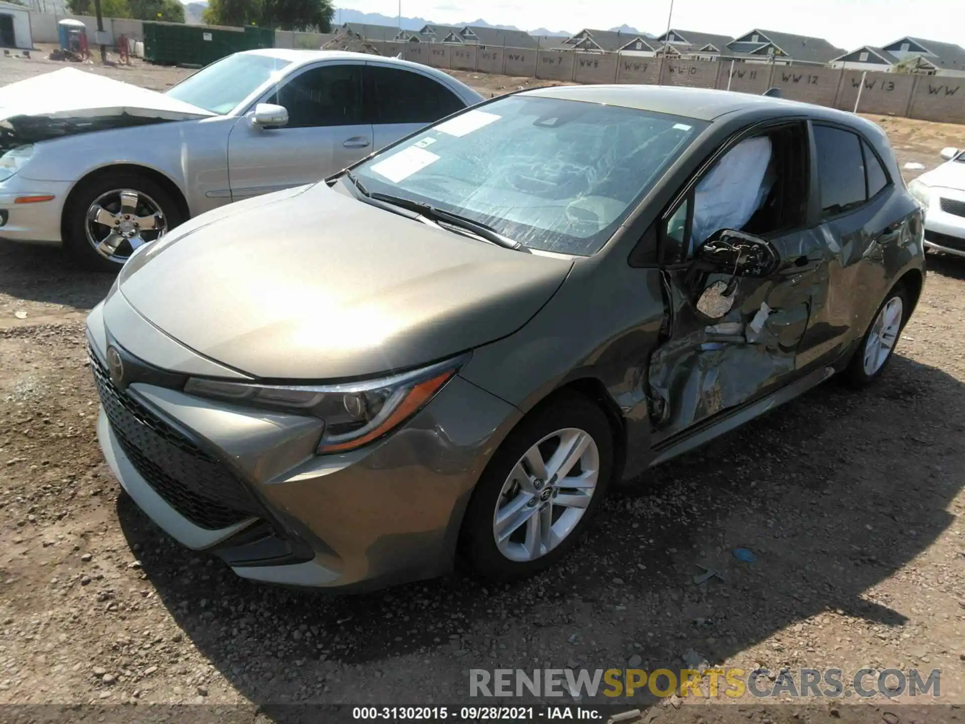 2 Photograph of a damaged car JTND4RBE7L3083914 TOYOTA COROLLA HATCHBACK 2020