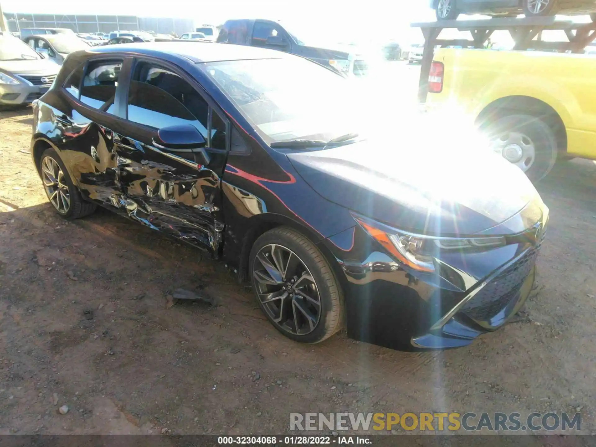 1 Photograph of a damaged car JTND4RBE7L3087963 TOYOTA COROLLA HATCHBACK 2020