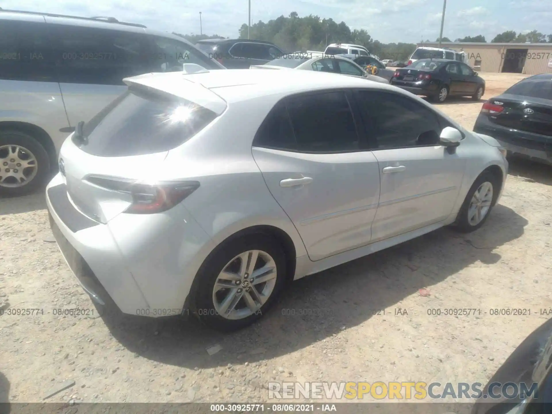 4 Photograph of a damaged car JTND4RBE7L3091270 TOYOTA COROLLA HATCHBACK 2020