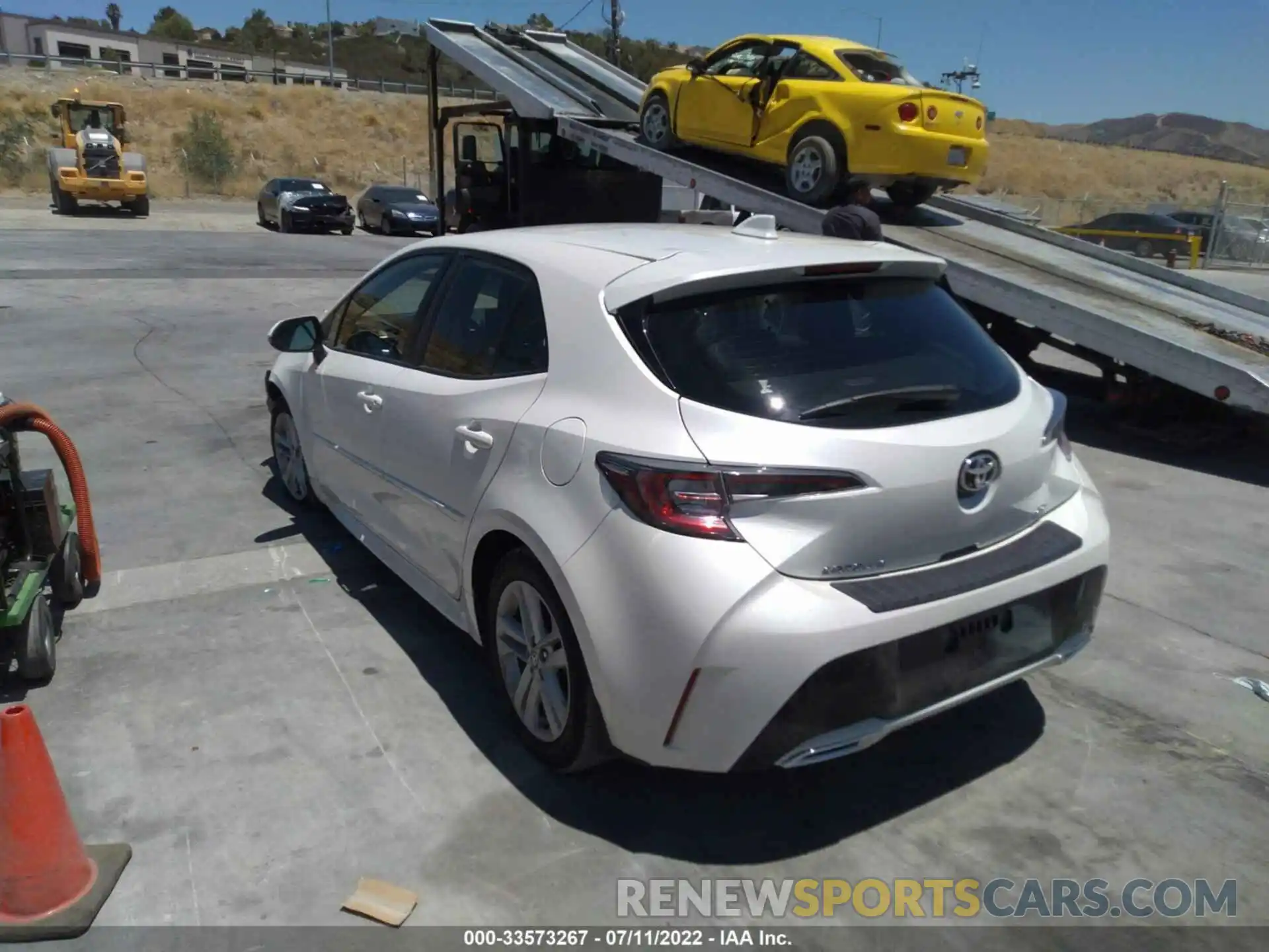 3 Photograph of a damaged car JTND4RBE8L3079791 TOYOTA COROLLA HATCHBACK 2020