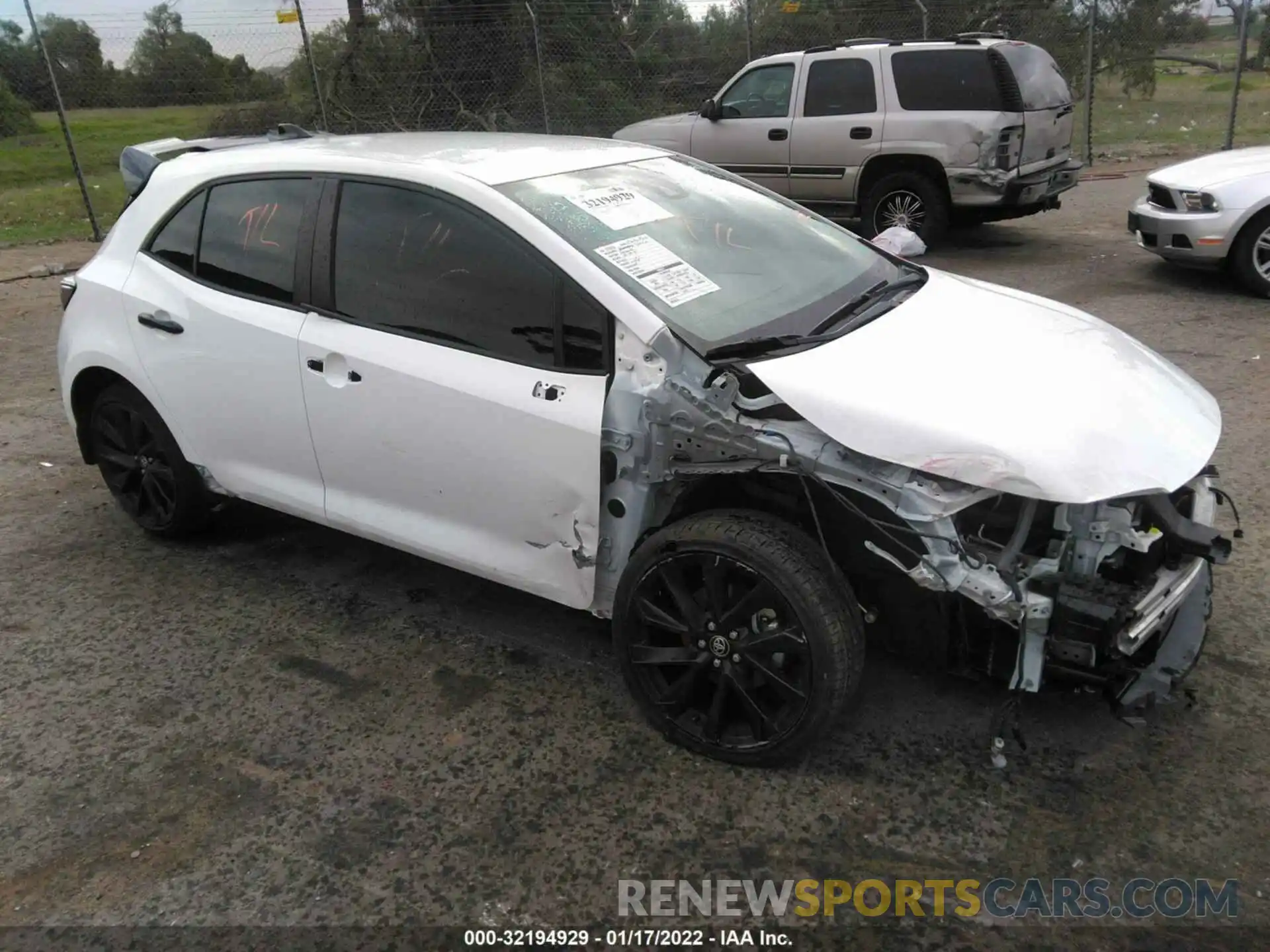 1 Photograph of a damaged car JTND4RBE8L3083453 TOYOTA COROLLA HATCHBACK 2020