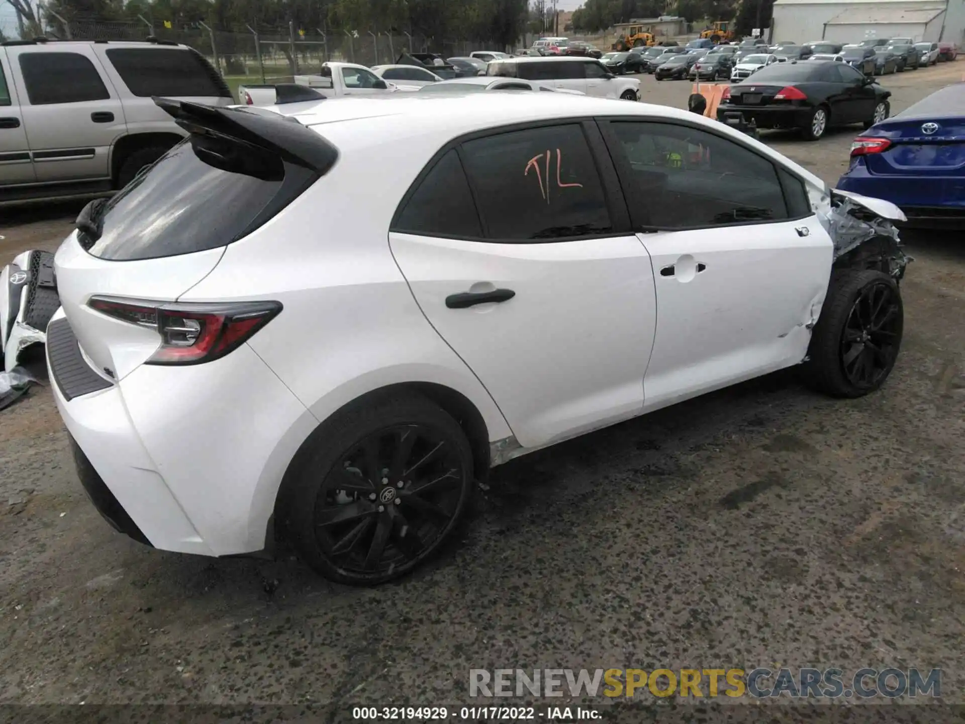 4 Photograph of a damaged car JTND4RBE8L3083453 TOYOTA COROLLA HATCHBACK 2020