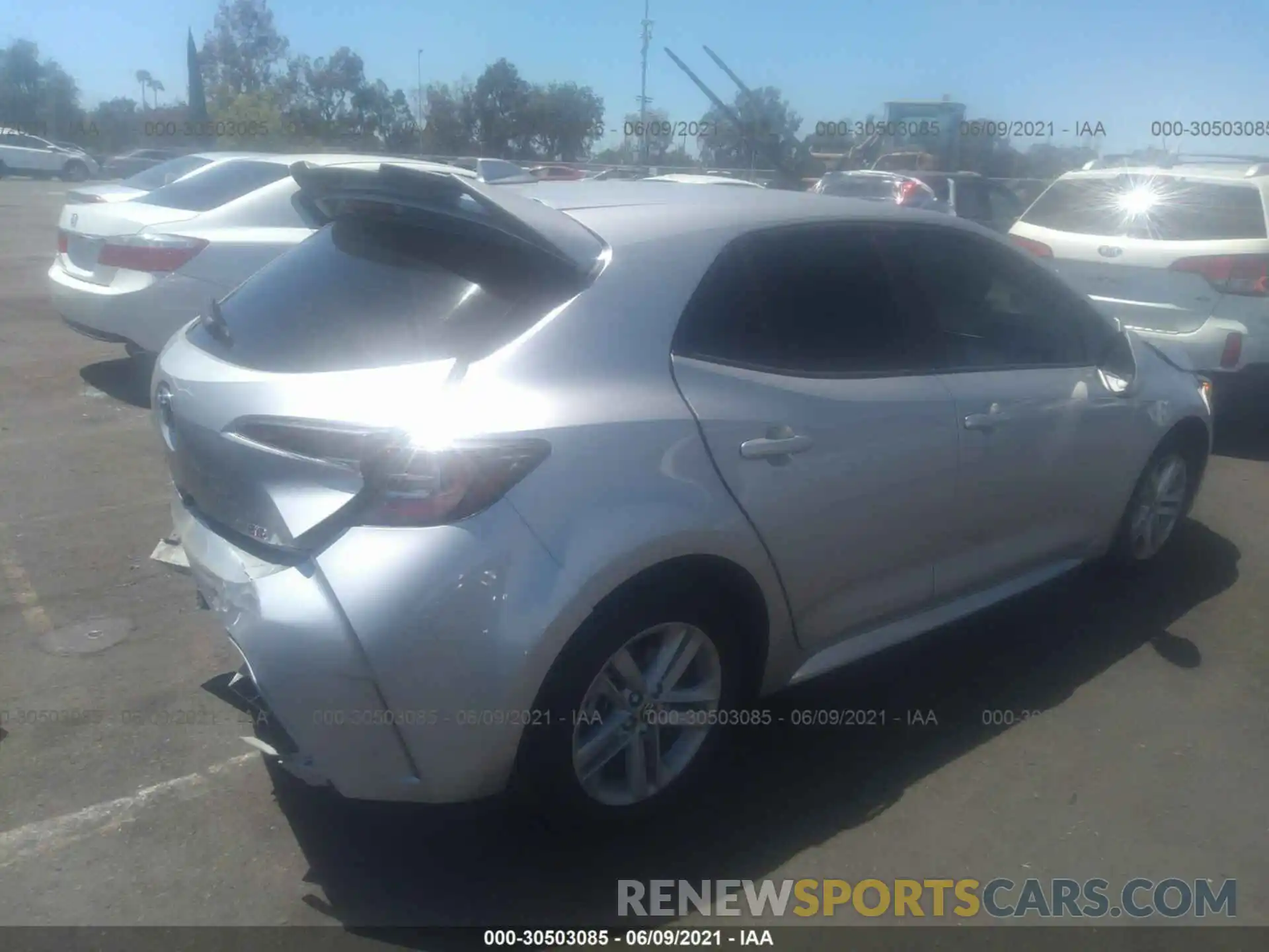 4 Photograph of a damaged car JTND4RBEXL3093577 TOYOTA COROLLA HATCHBACK 2020