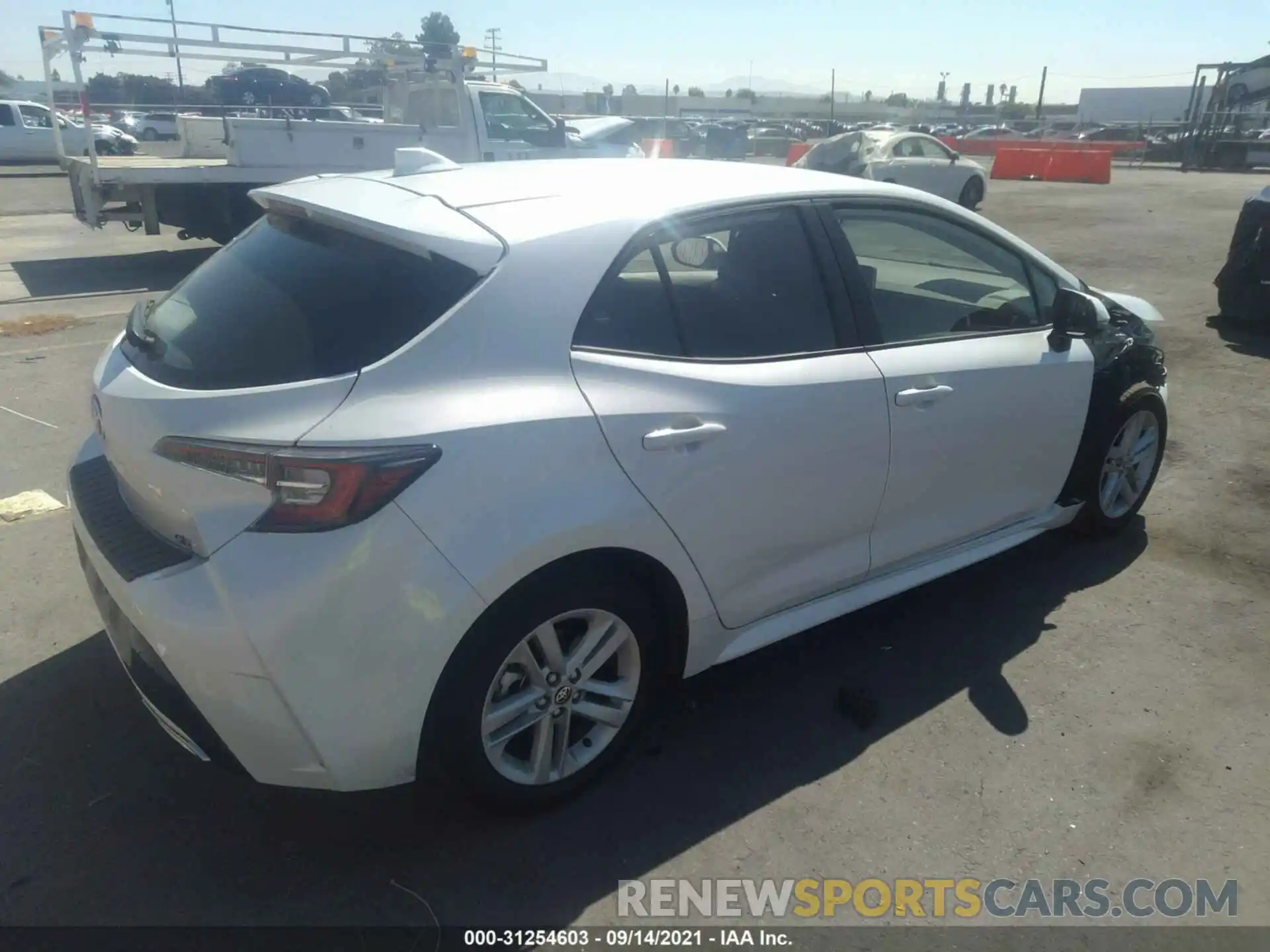 4 Photograph of a damaged car JTND4MBE0M3130298 TOYOTA COROLLA HATCHBACK 2021