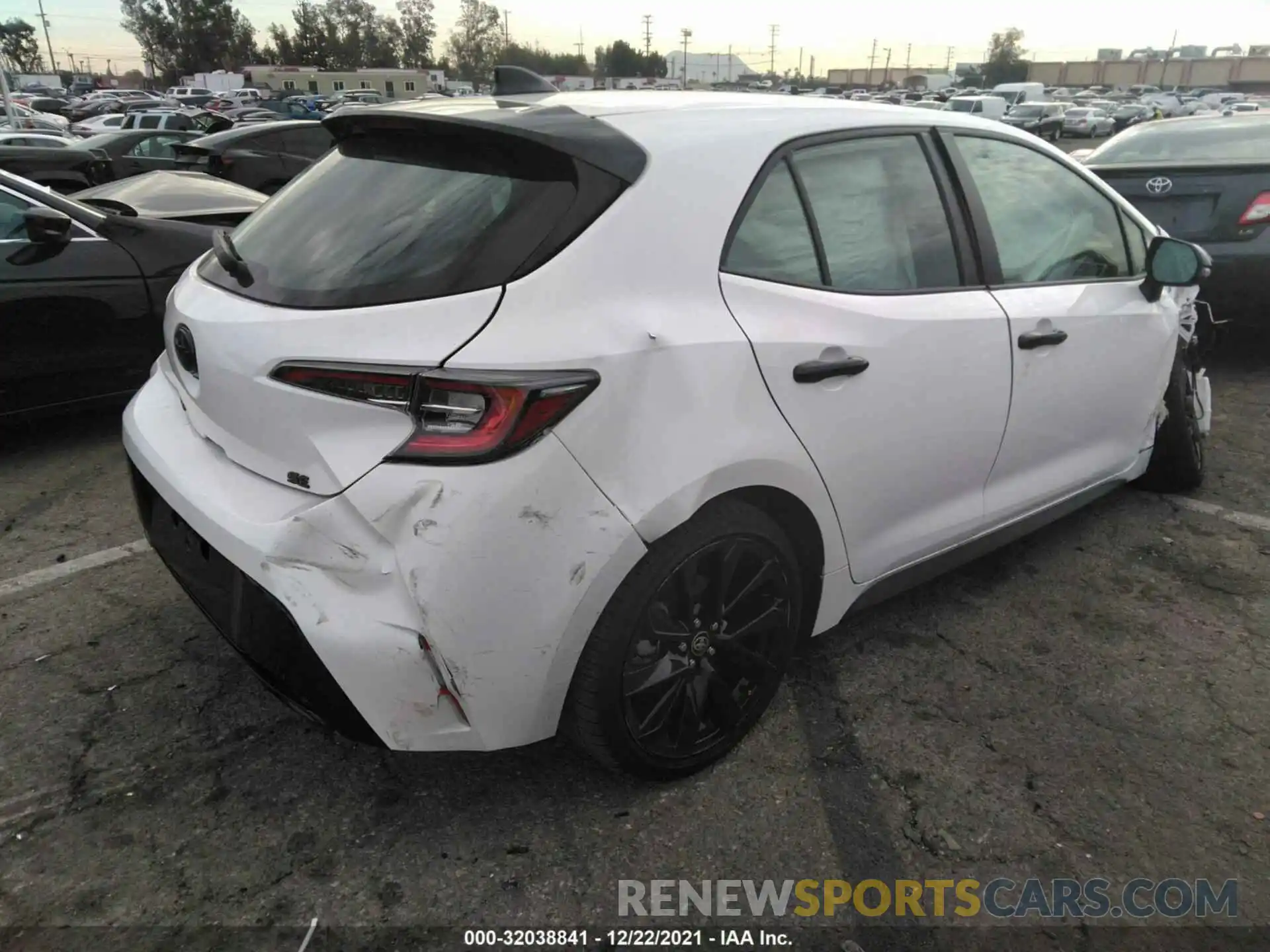 4 Photograph of a damaged car JTND4MBE1M3141861 TOYOTA COROLLA HATCHBACK 2021