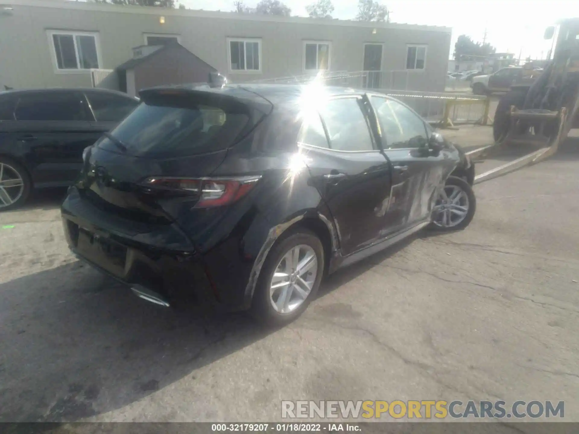 4 Photograph of a damaged car JTND4MBE2M3130965 TOYOTA COROLLA HATCHBACK 2021