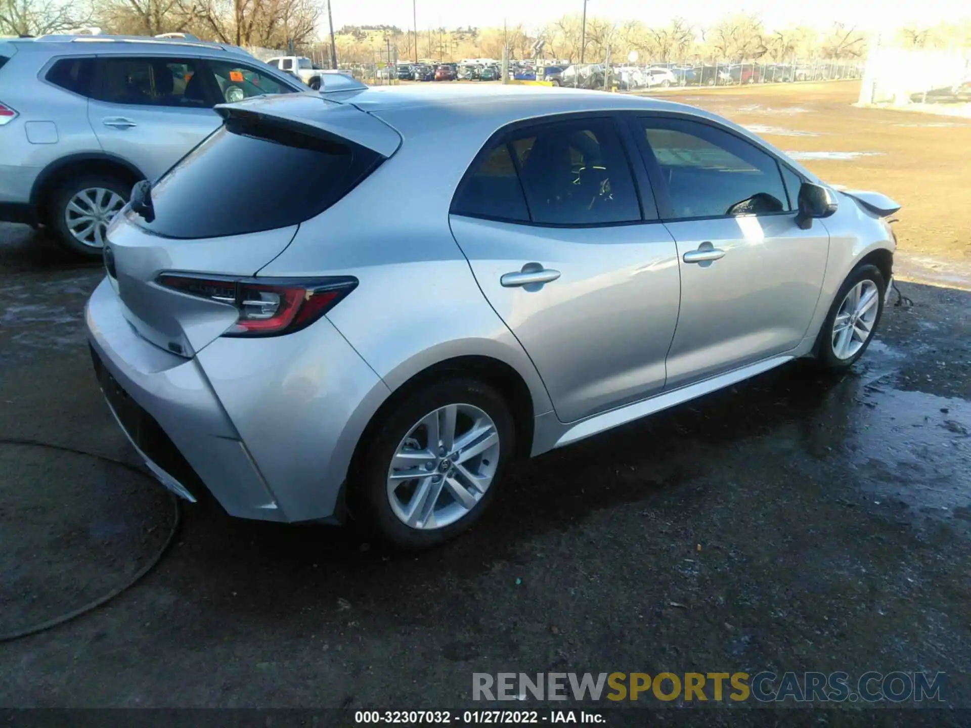 4 Photograph of a damaged car JTND4MBEXM3136836 TOYOTA COROLLA HATCHBACK 2021