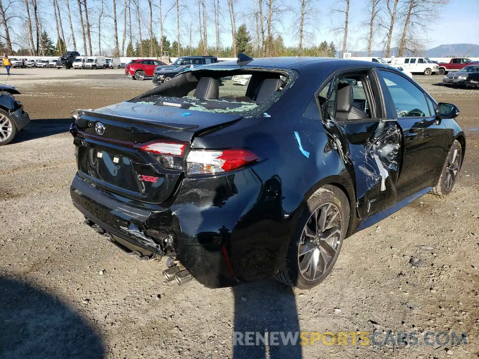 4 Photograph of a damaged car 5YFT4RCE3LP033260 TOYOTA COROLLA XS 2020