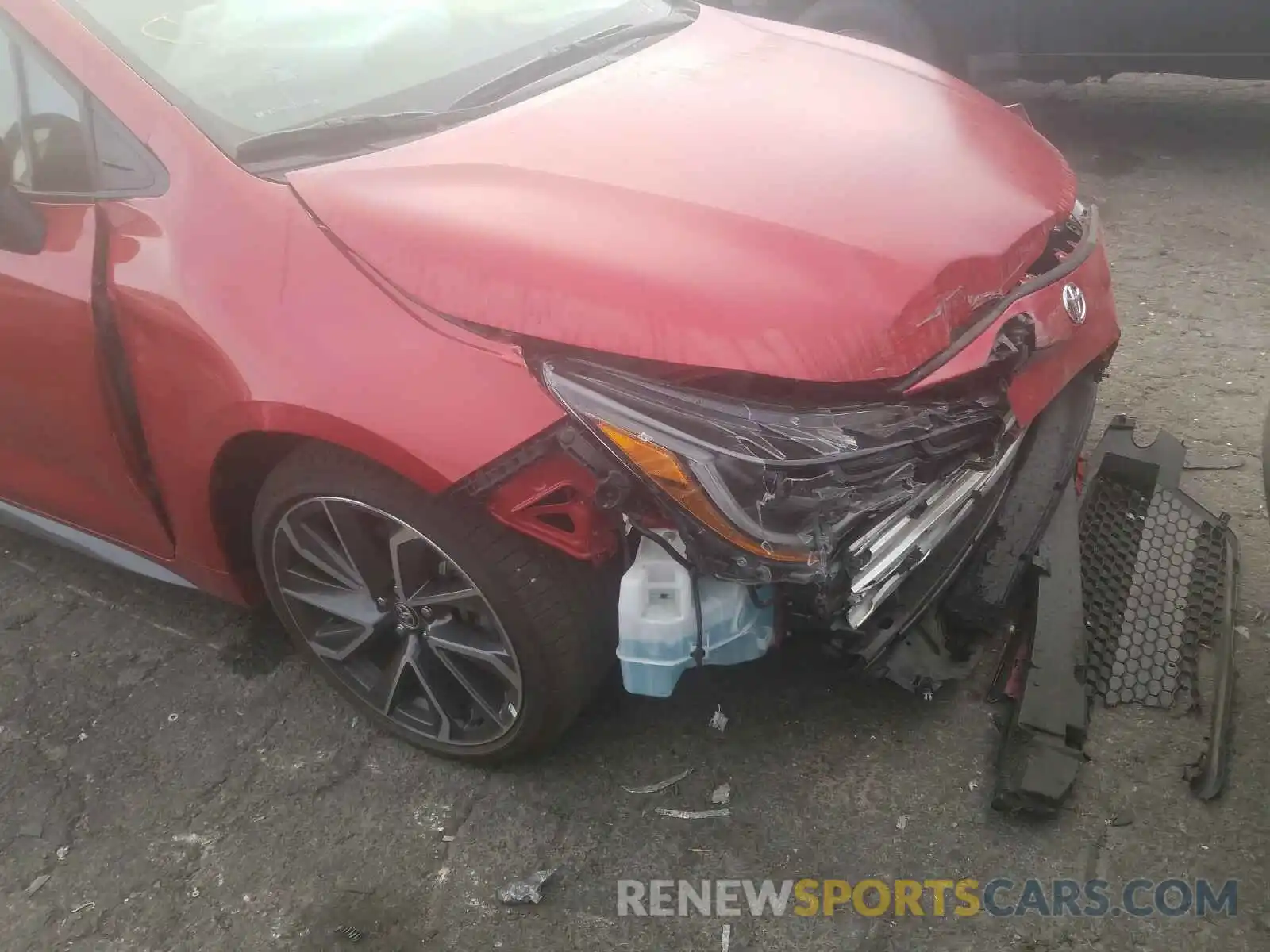 9 Photograph of a damaged car 5YFT4RCE6LP035584 TOYOTA COROLLA XS 2020