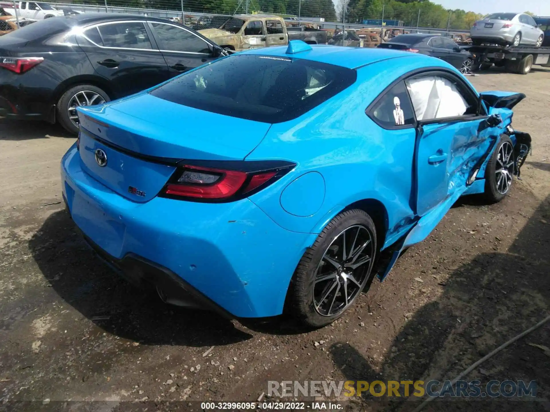 4 Photograph of a damaged car JF1ZNBC17N8751832 TOYOTA GR86 2022