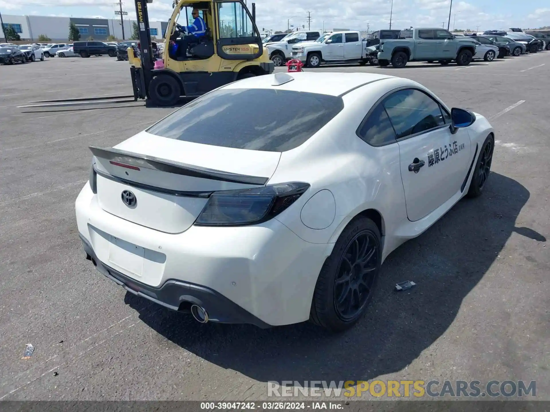 4 Photograph of a damaged car JF1ZNBC17N8754780 TOYOTA GR86 2022