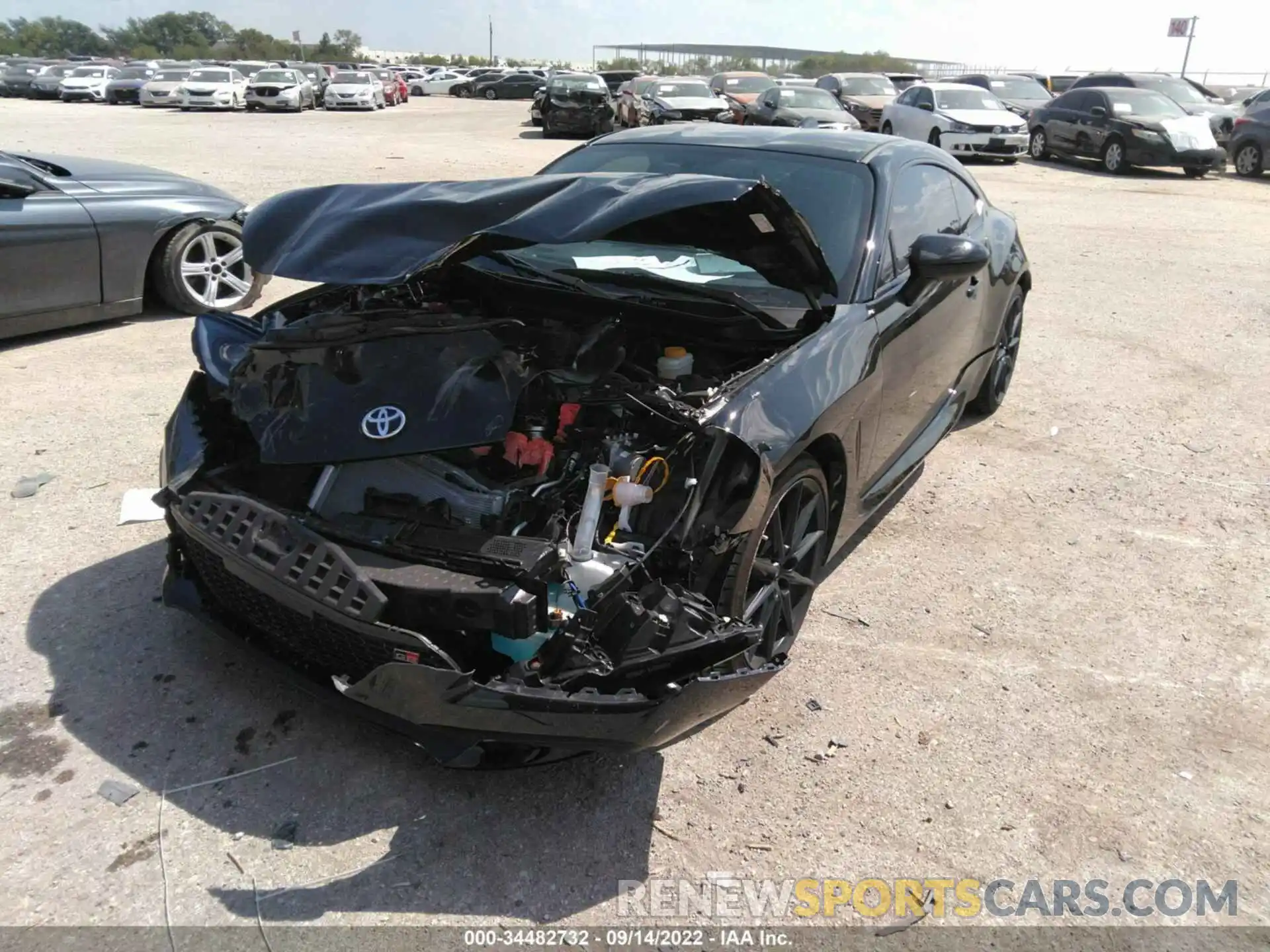 2 Photograph of a damaged car JF1ZNBF13N8754819 TOYOTA GR86 2022