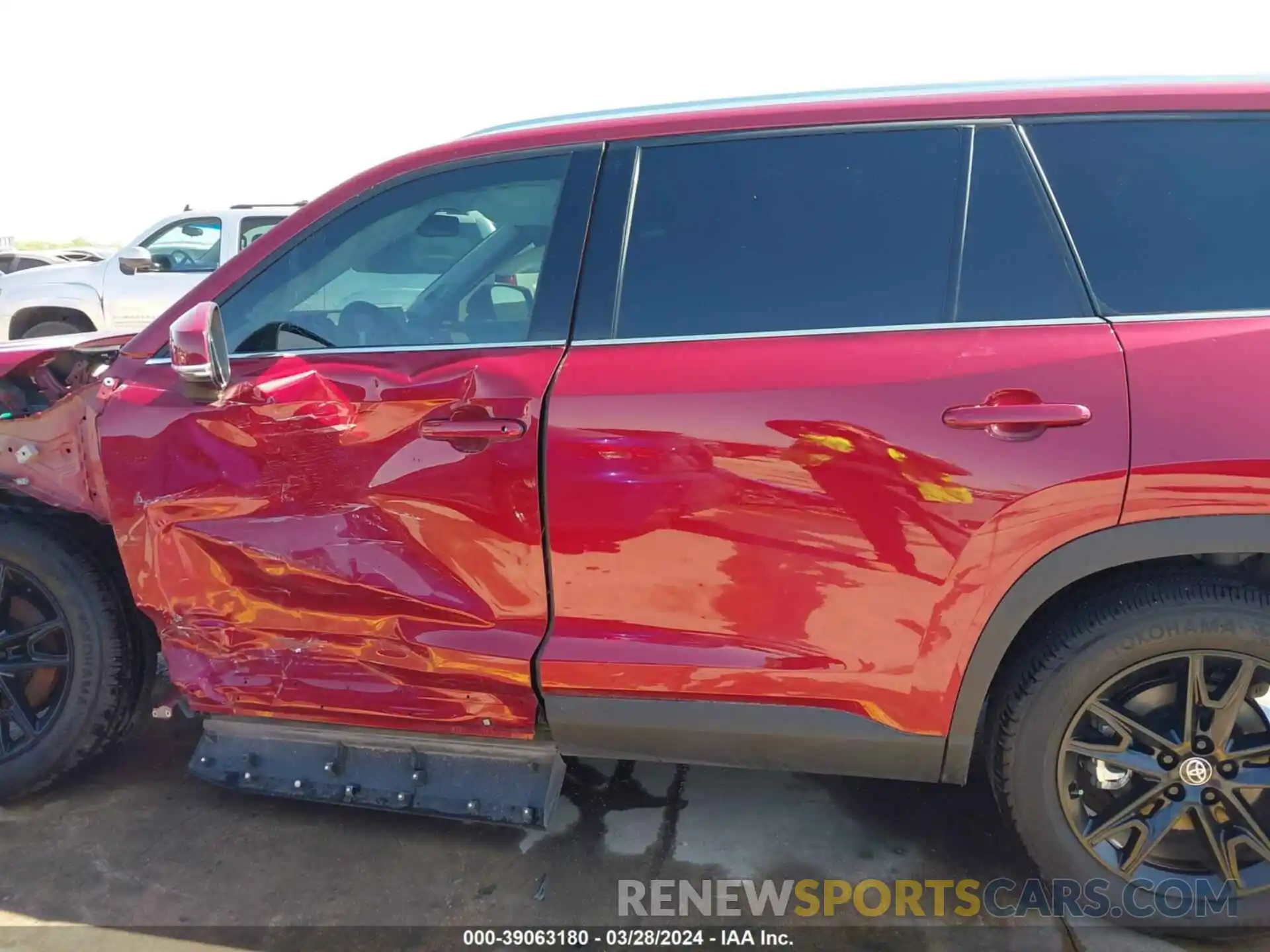 15 Photograph of a damaged car 5TDAAAA50RS001225 TOYOTA GRAND HIGHLANDER 2024