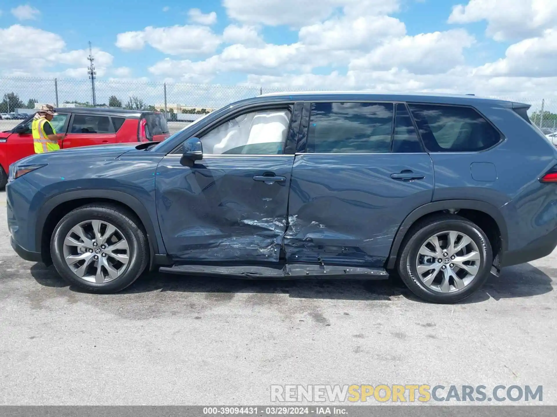 14 Photograph of a damaged car 5TDAAAA50RS010779 TOYOTA GRAND HIGHLANDER 2024