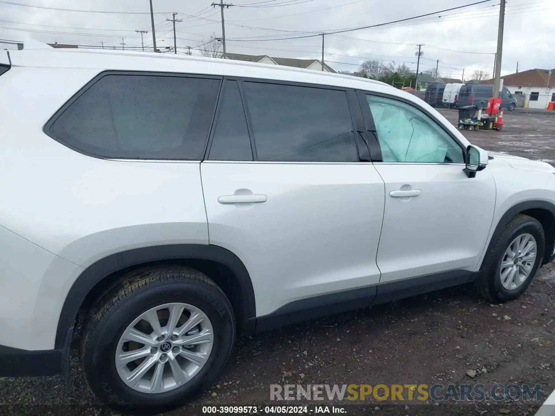 13 Photograph of a damaged car 5TDAAAB58RS008809 TOYOTA GRAND HIGHLANDER 2024