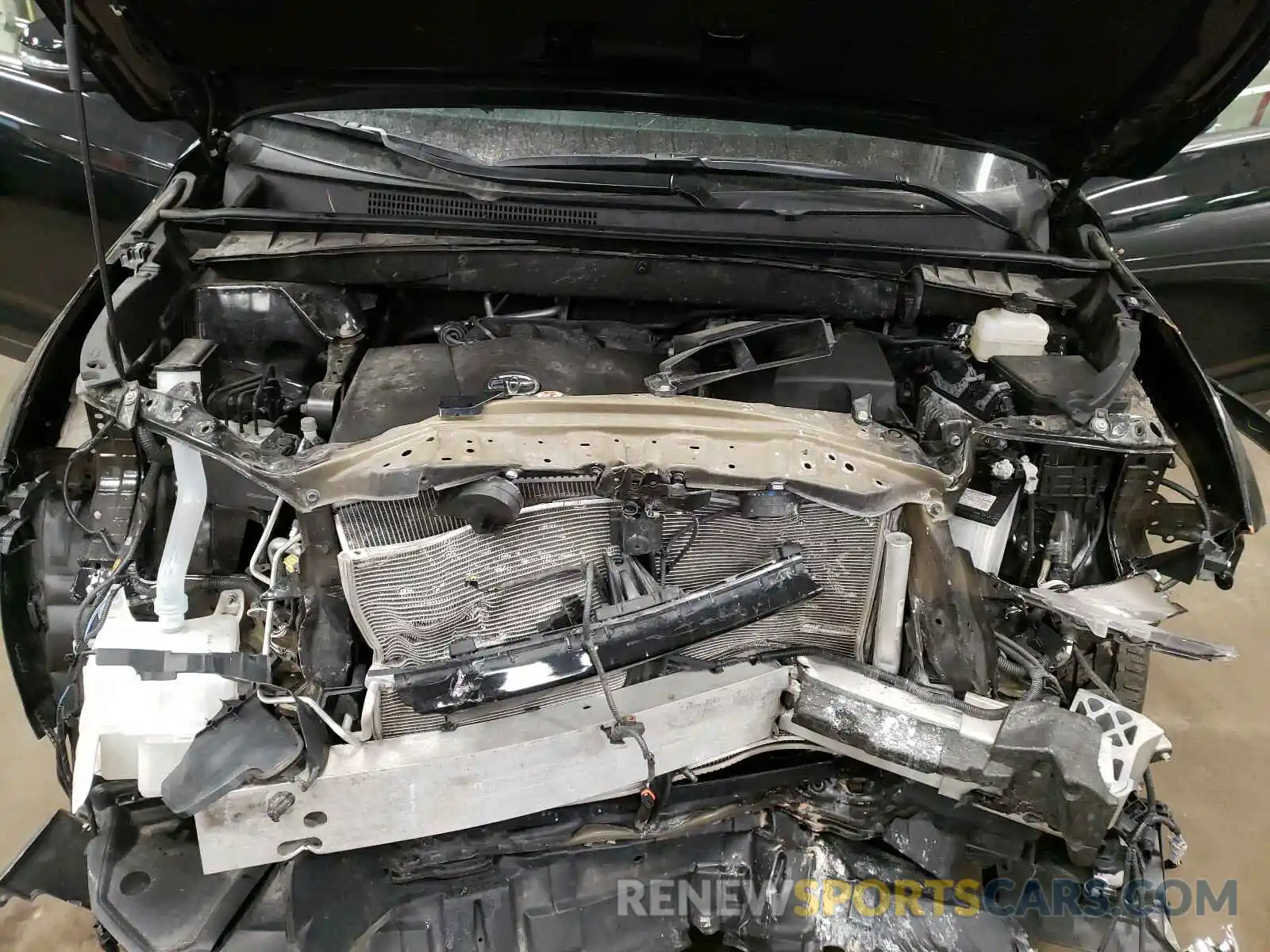 7 Photograph of a damaged car 5TDJZRFH5KS566392 TOYOTA HIGHLA XLE 2019