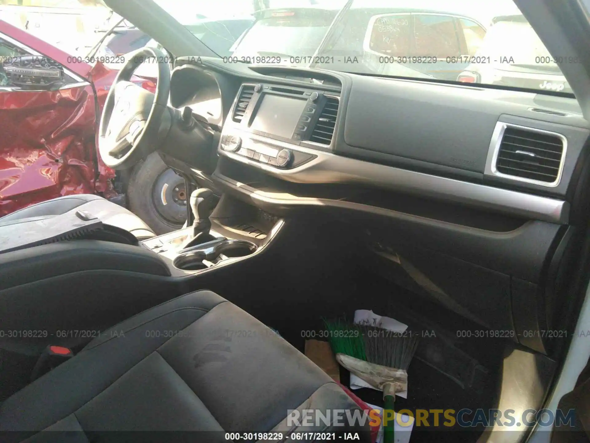 5 Photograph of a damaged car 00000000000576808 TOYOTA HIGHLANDER 2019