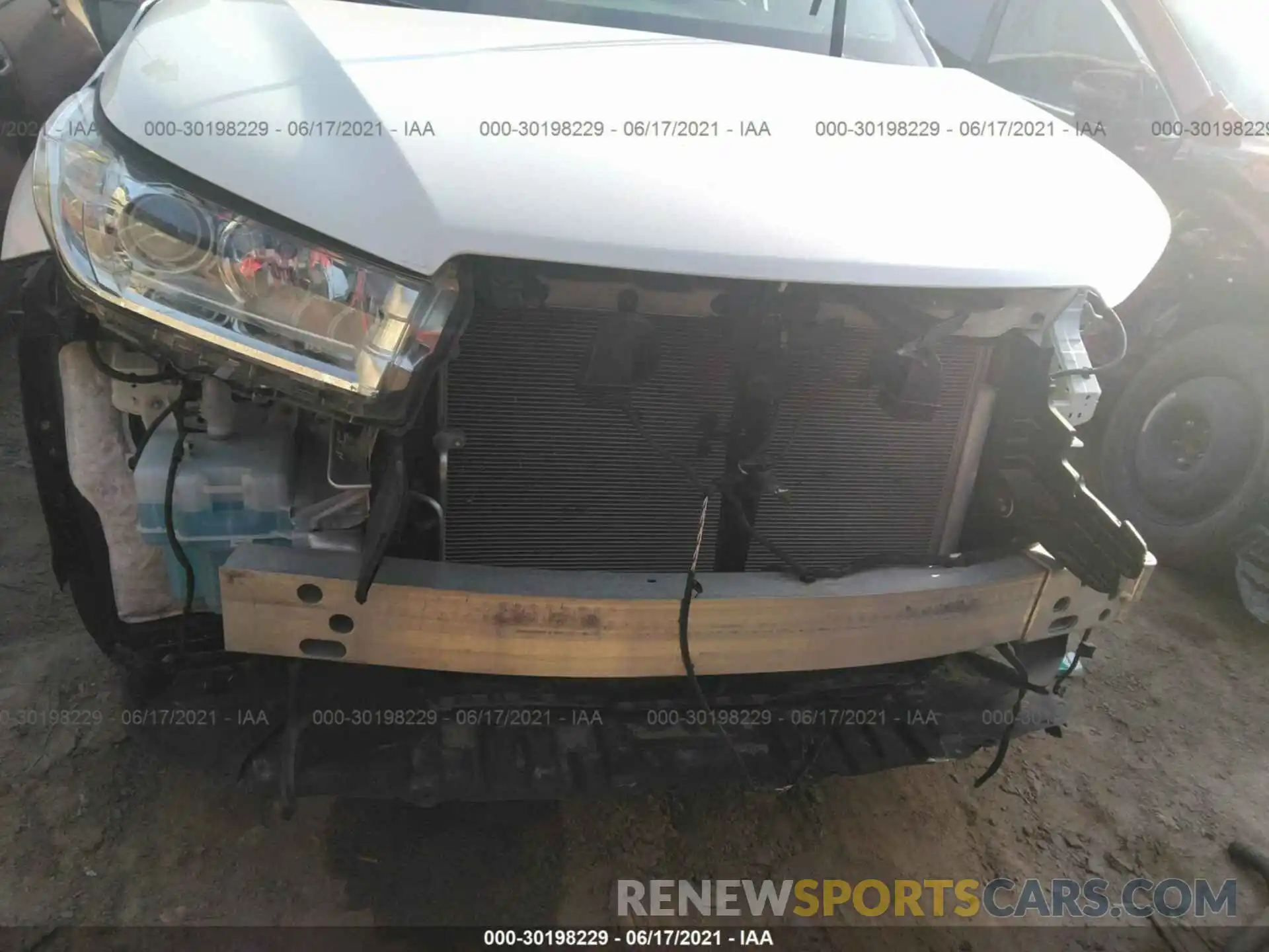 6 Photograph of a damaged car 00000000000576808 TOYOTA HIGHLANDER 2019