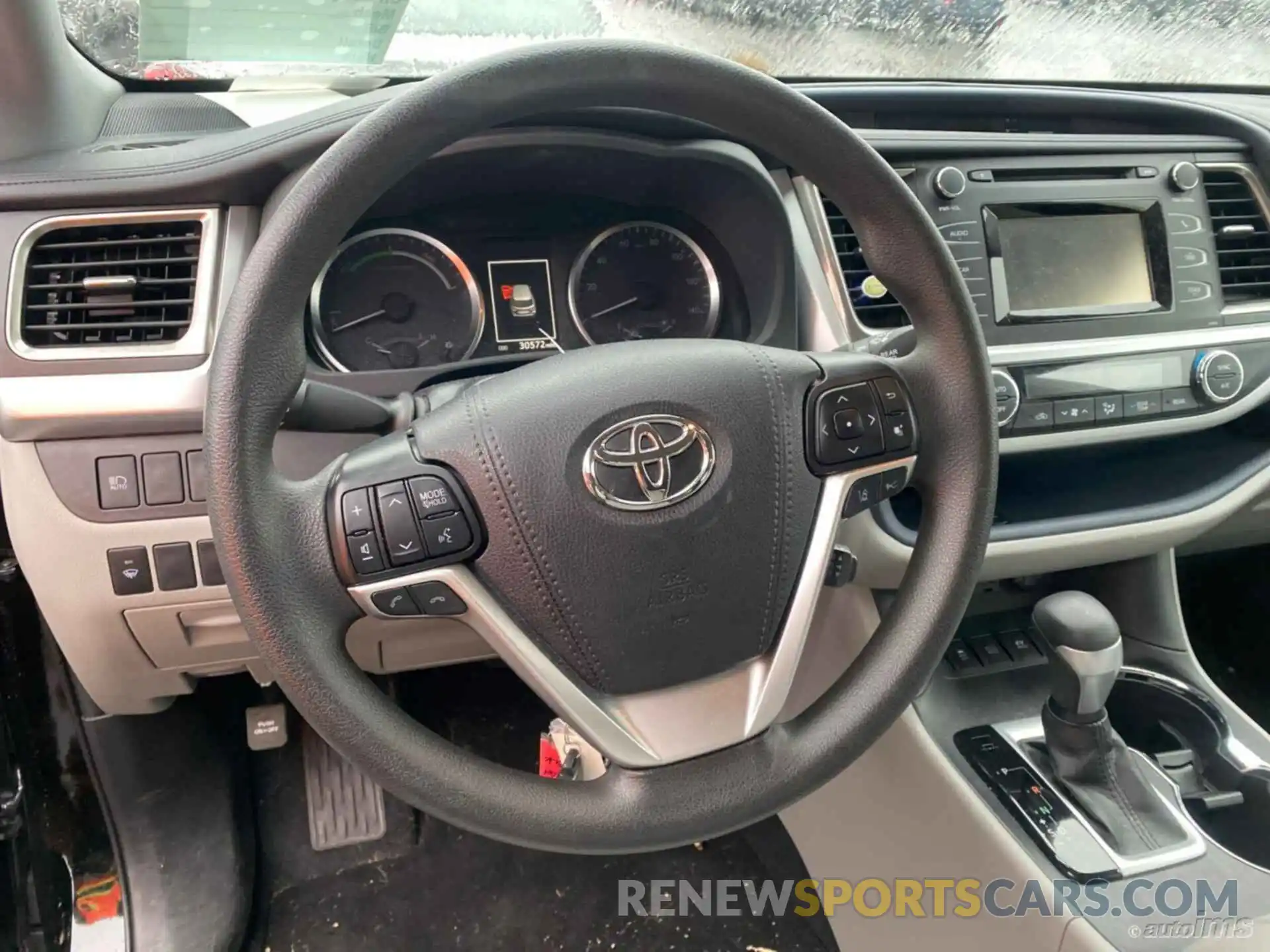 3 Photograph of a damaged car 5TDBGRFH0KS068319 TOYOTA HIGHLANDER 2019