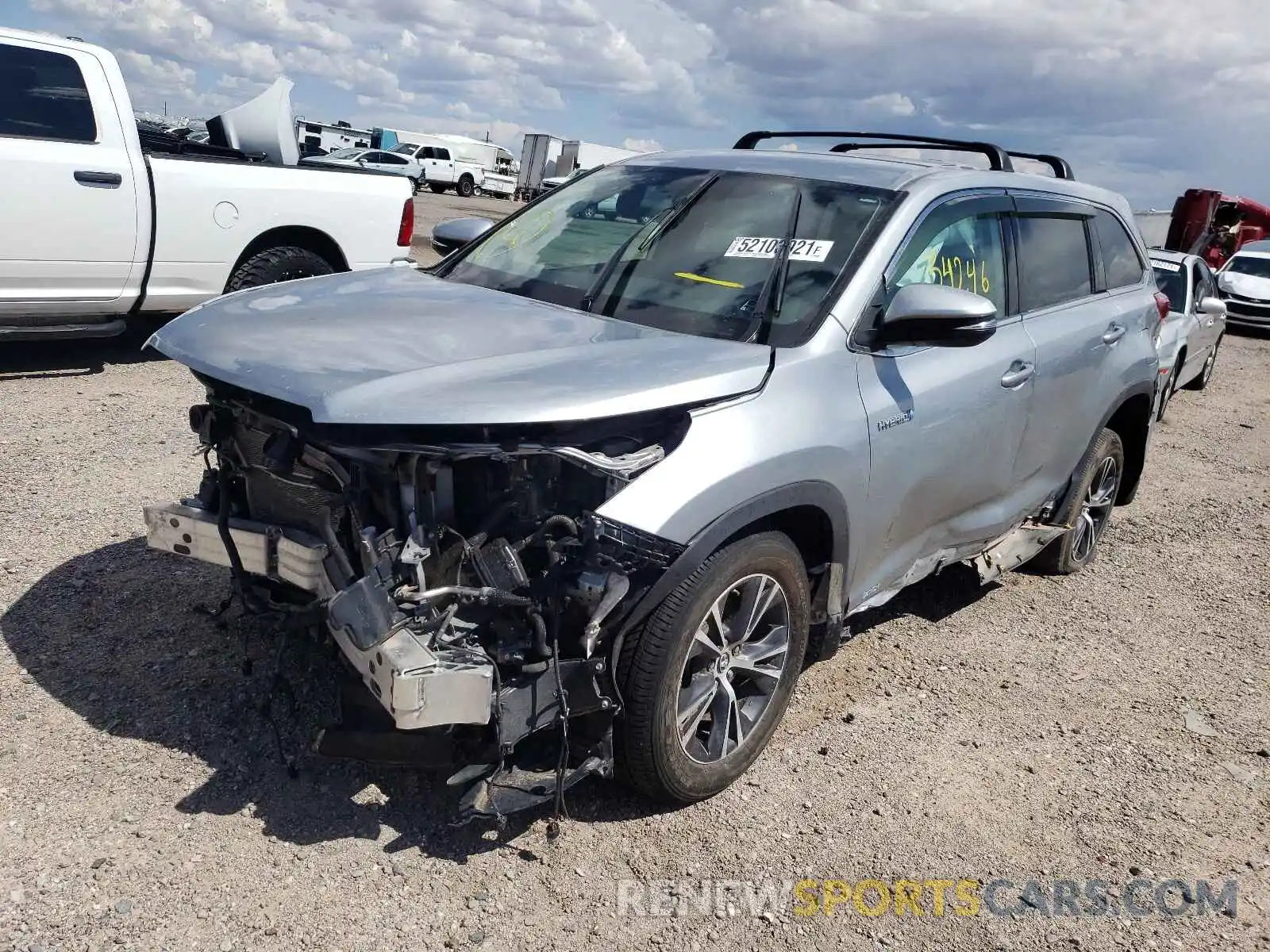 2 Photograph of a damaged car 5TDBGRFH1KS052792 TOYOTA HIGHLANDER 2019