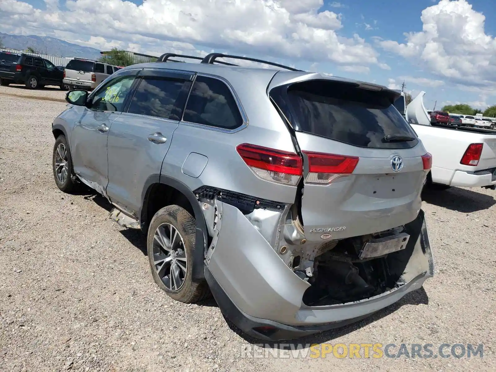 3 Photograph of a damaged car 5TDBGRFH1KS052792 TOYOTA HIGHLANDER 2019