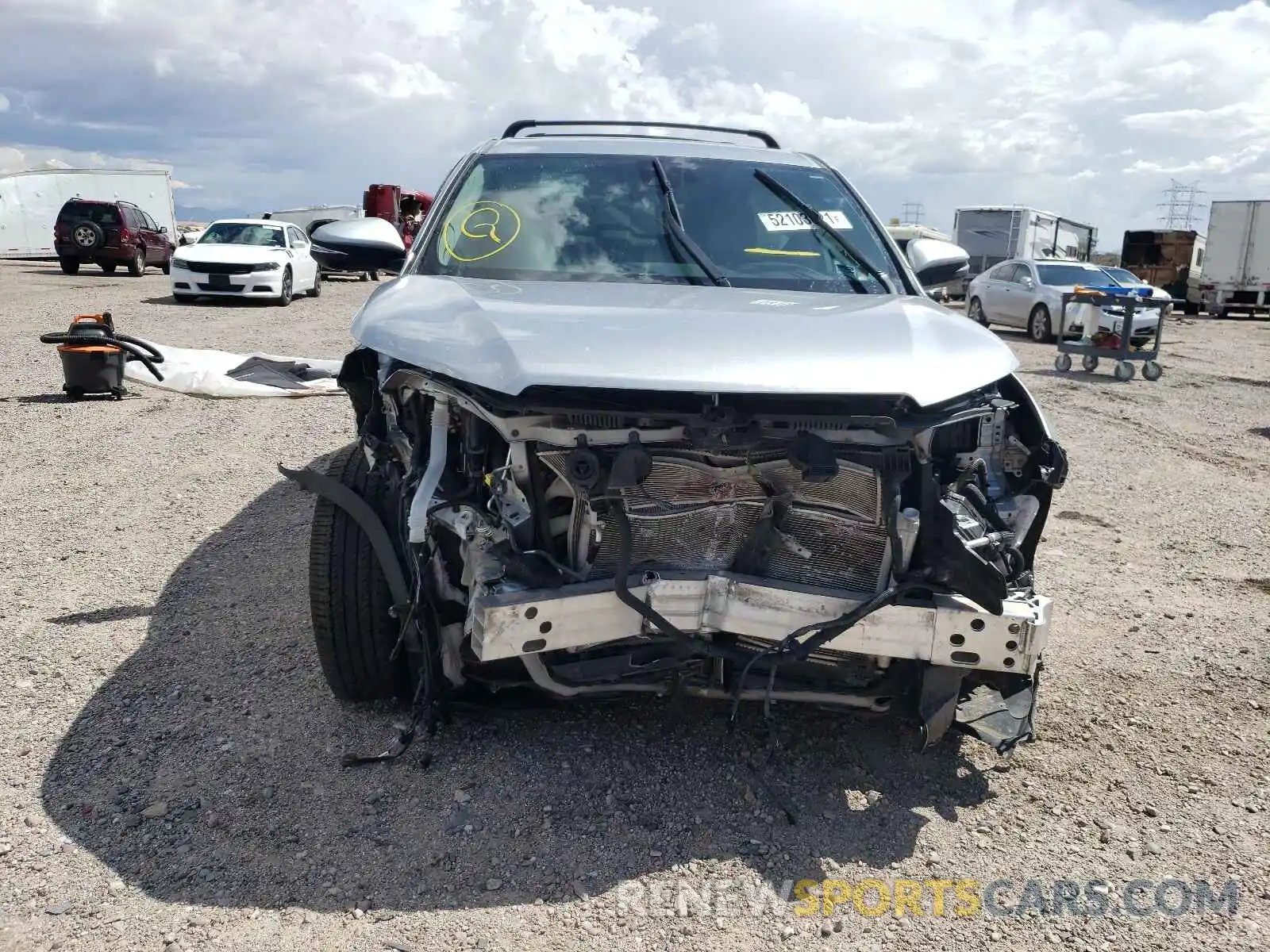 9 Photograph of a damaged car 5TDBGRFH1KS052792 TOYOTA HIGHLANDER 2019