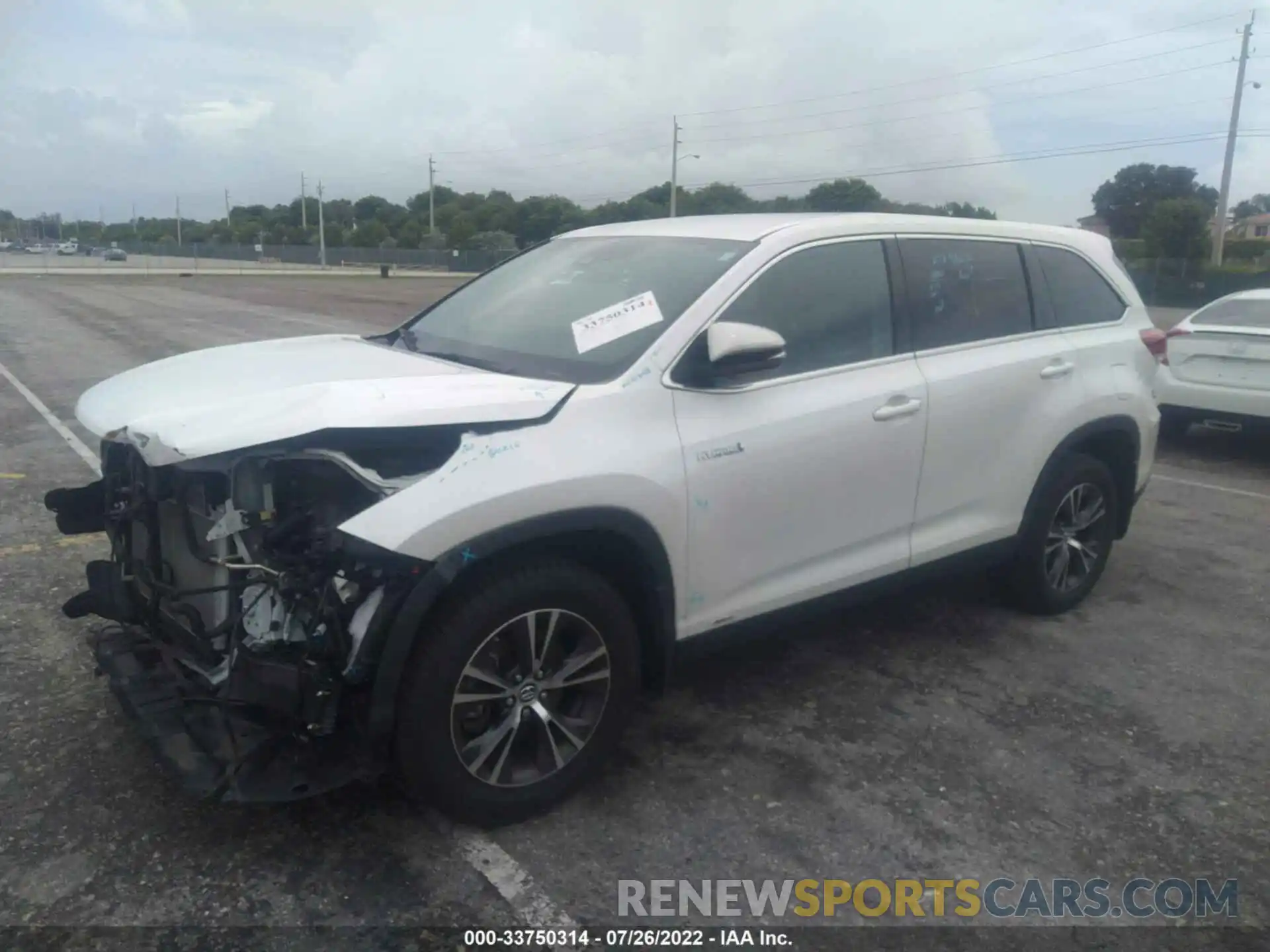 2 Photograph of a damaged car 5TDBGRFH1KS058382 TOYOTA HIGHLANDER 2019