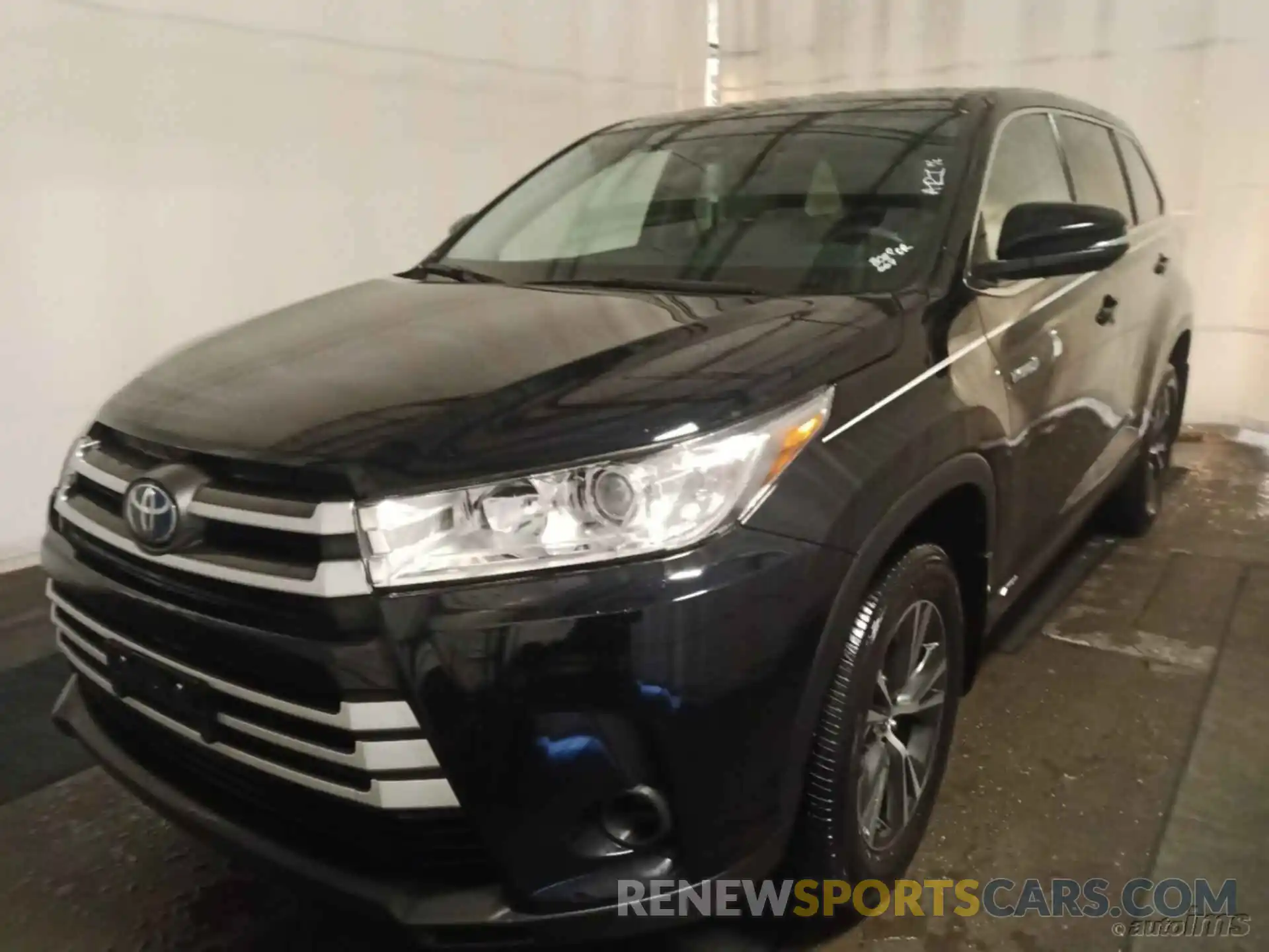 1 Photograph of a damaged car 5TDBGRFH2KS067608 TOYOTA HIGHLANDER 2019