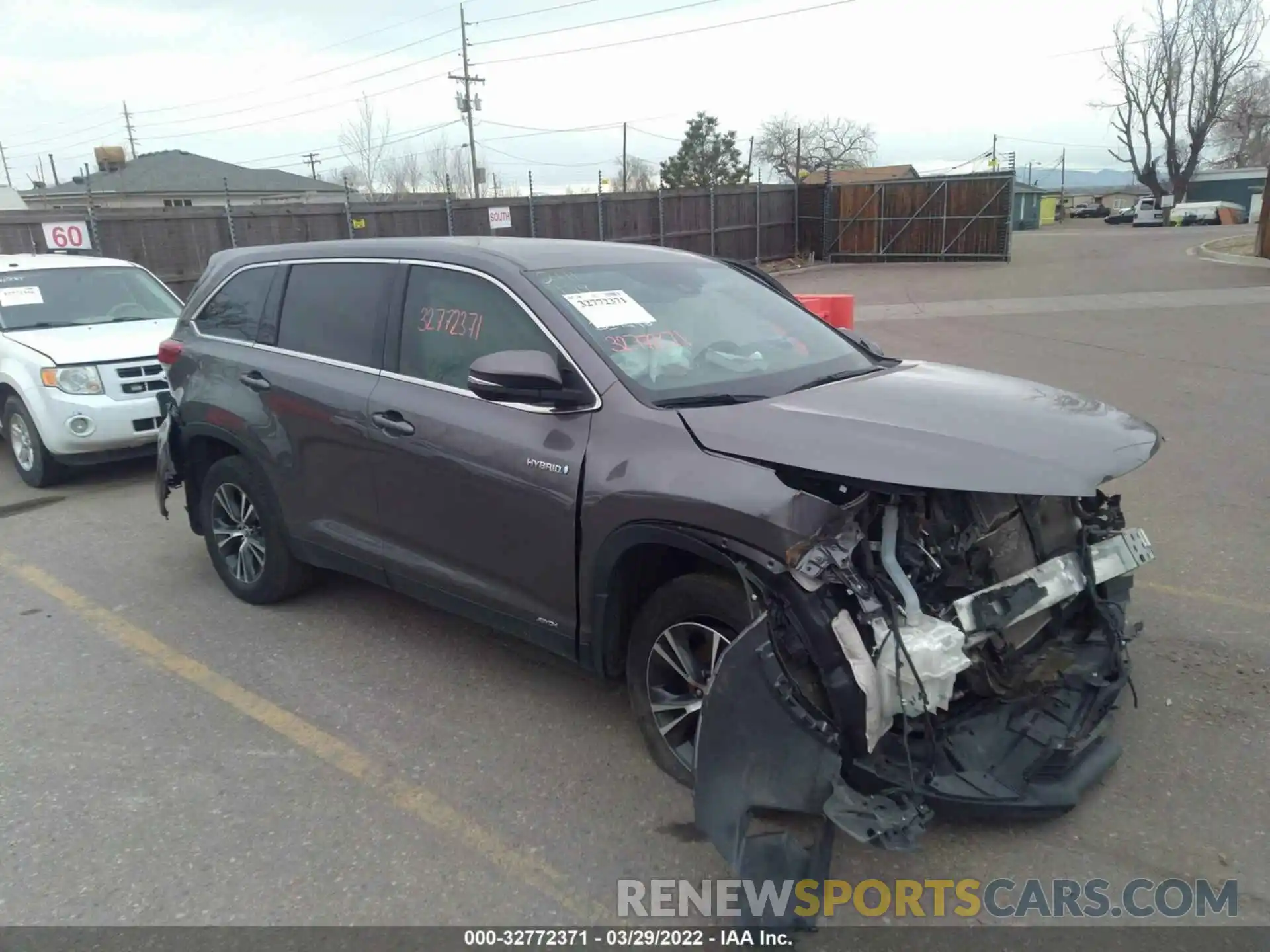 1 Photograph of a damaged car 5TDBGRFH2KS069830 TOYOTA HIGHLANDER 2019