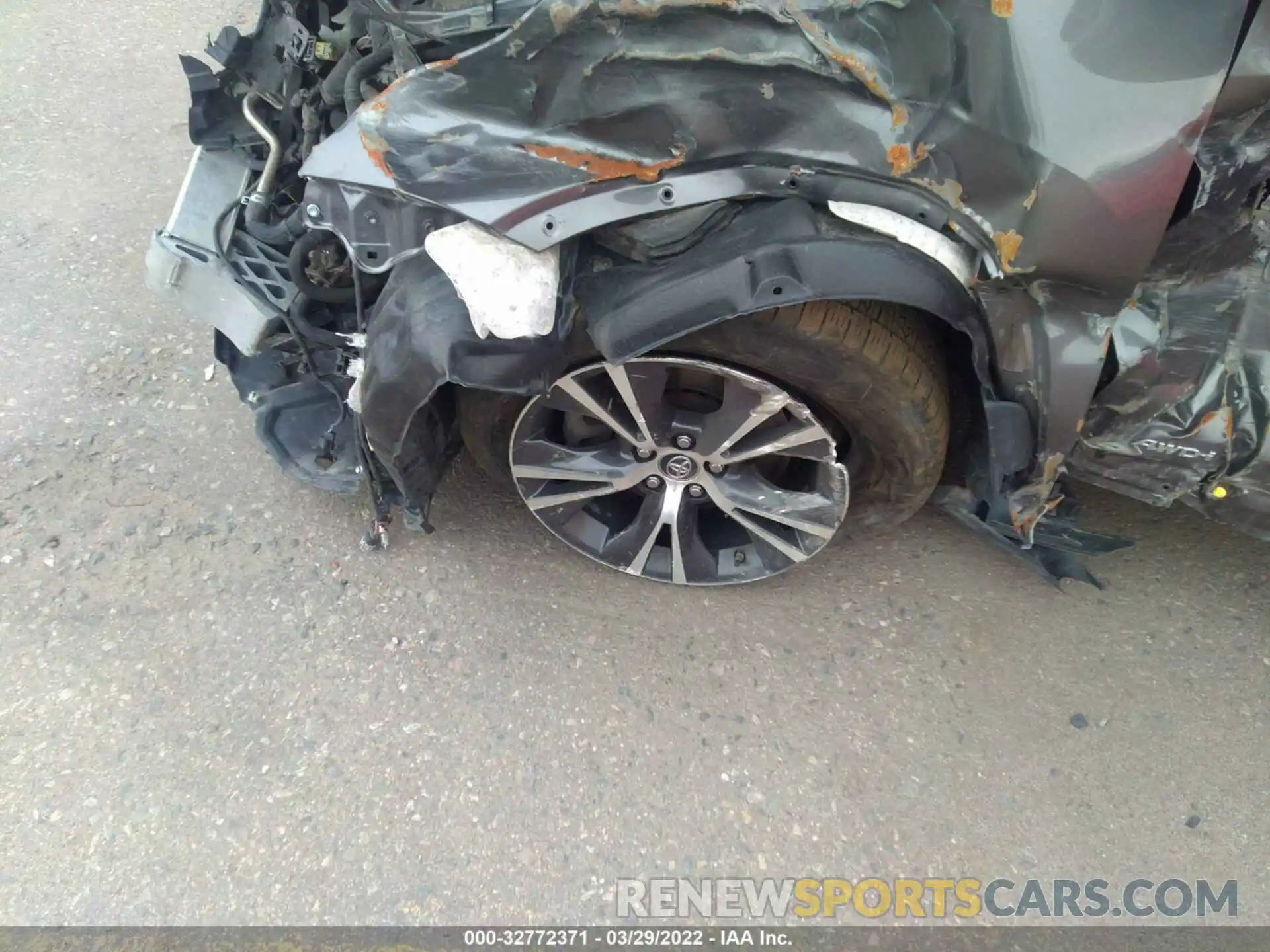 13 Photograph of a damaged car 5TDBGRFH2KS069830 TOYOTA HIGHLANDER 2019