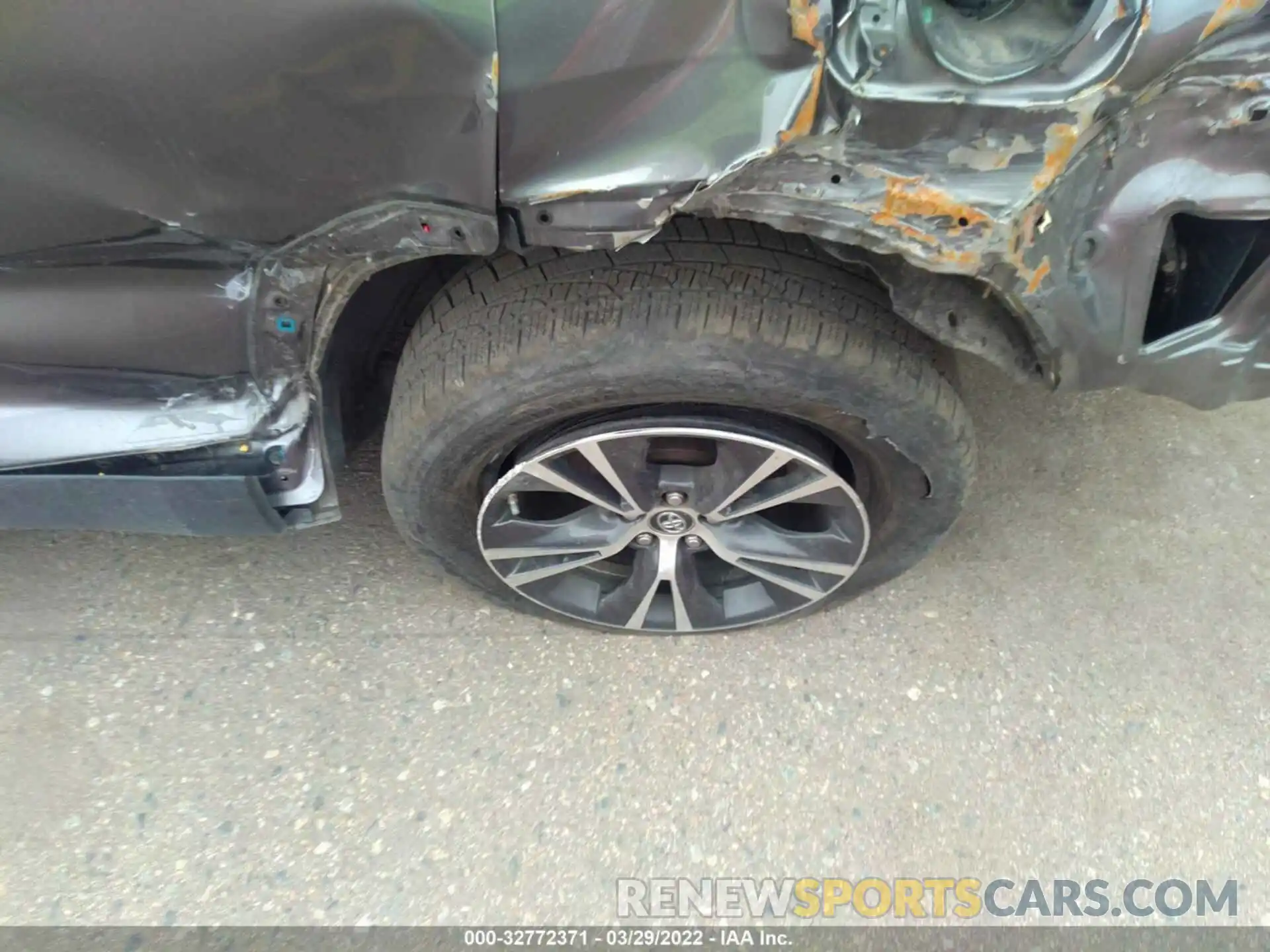 14 Photograph of a damaged car 5TDBGRFH2KS069830 TOYOTA HIGHLANDER 2019