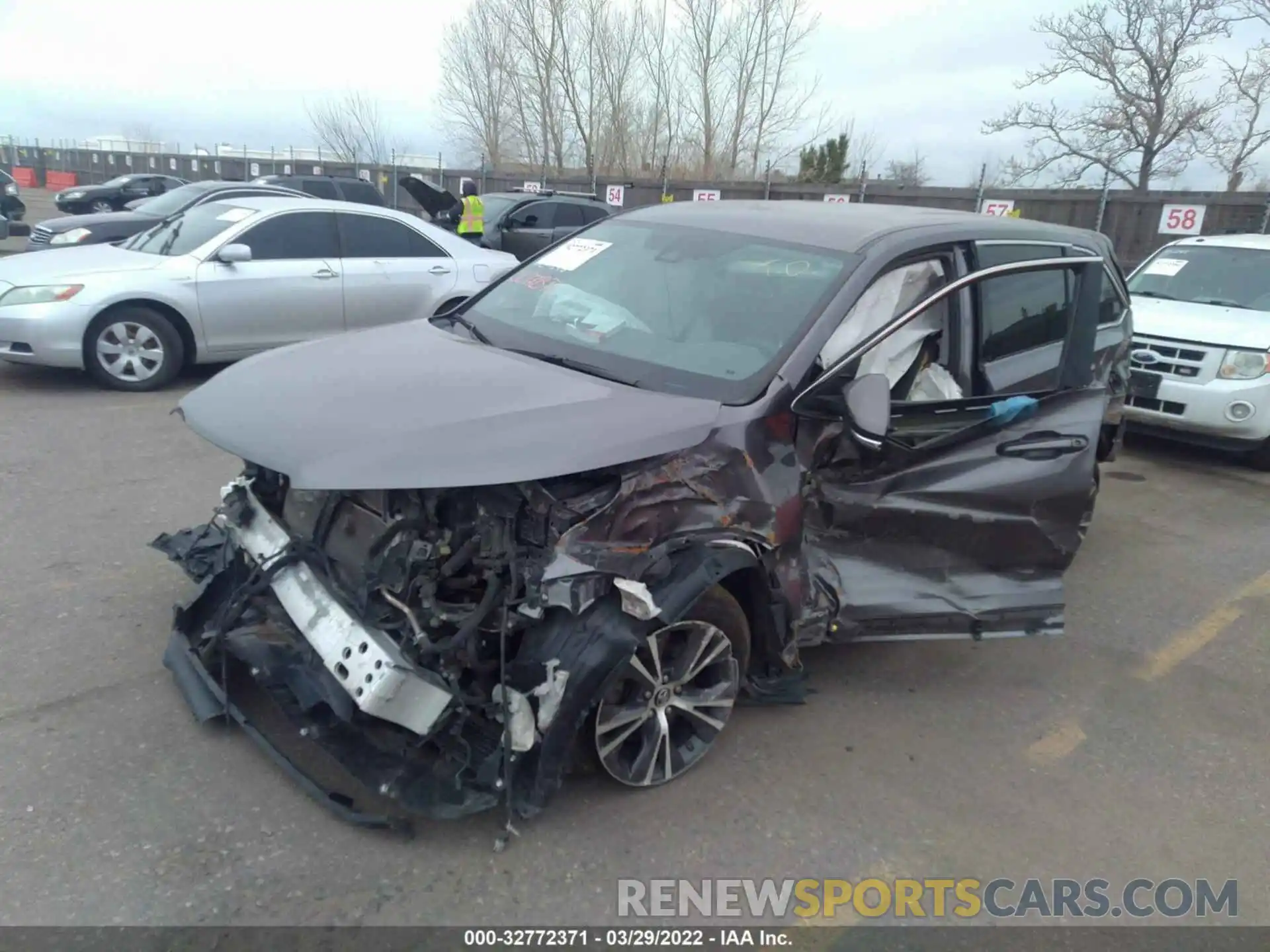 2 Photograph of a damaged car 5TDBGRFH2KS069830 TOYOTA HIGHLANDER 2019