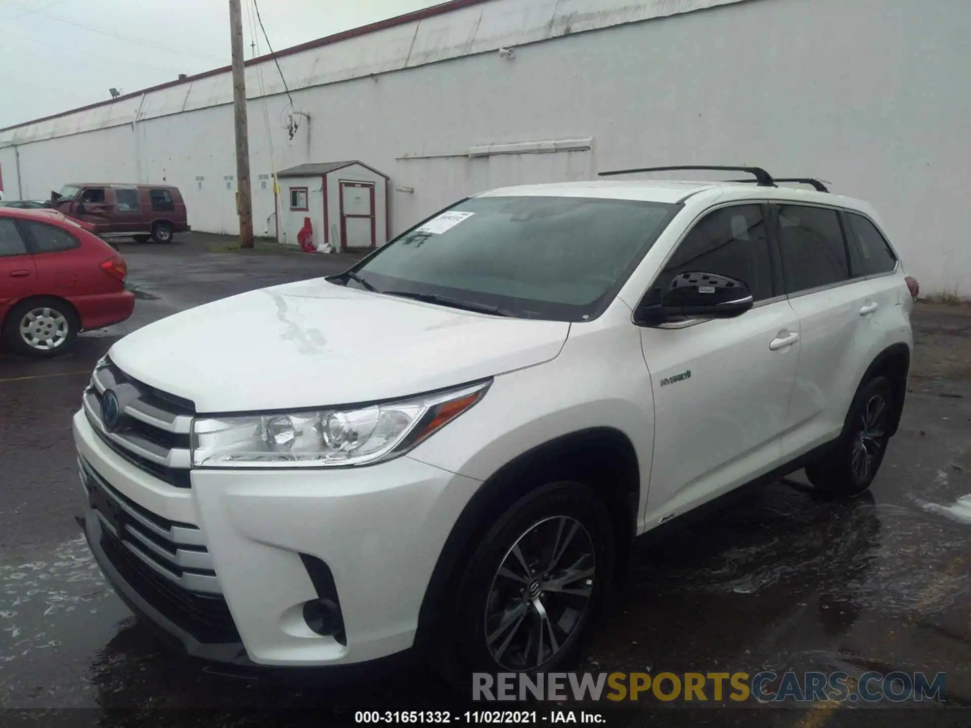 2 Photograph of a damaged car 5TDBGRFH2KS076101 TOYOTA HIGHLANDER 2019