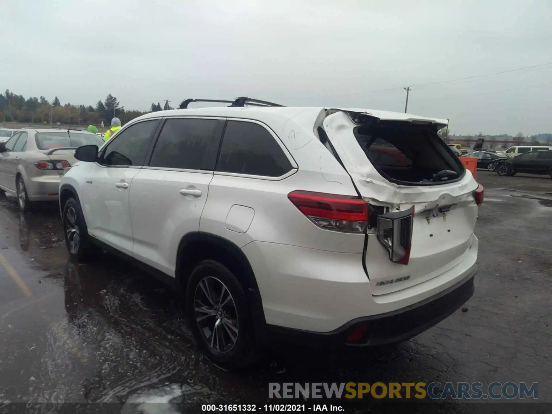 3 Photograph of a damaged car 5TDBGRFH2KS076101 TOYOTA HIGHLANDER 2019