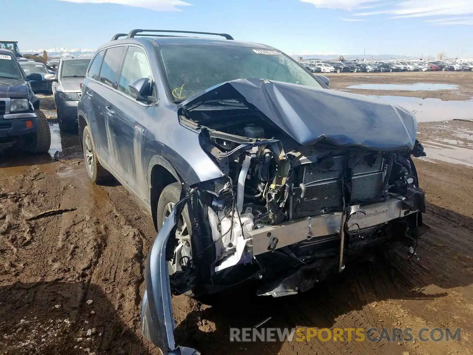 1 Photograph of a damaged car 5TDBGRFH4KS062295 TOYOTA HIGHLANDER 2019