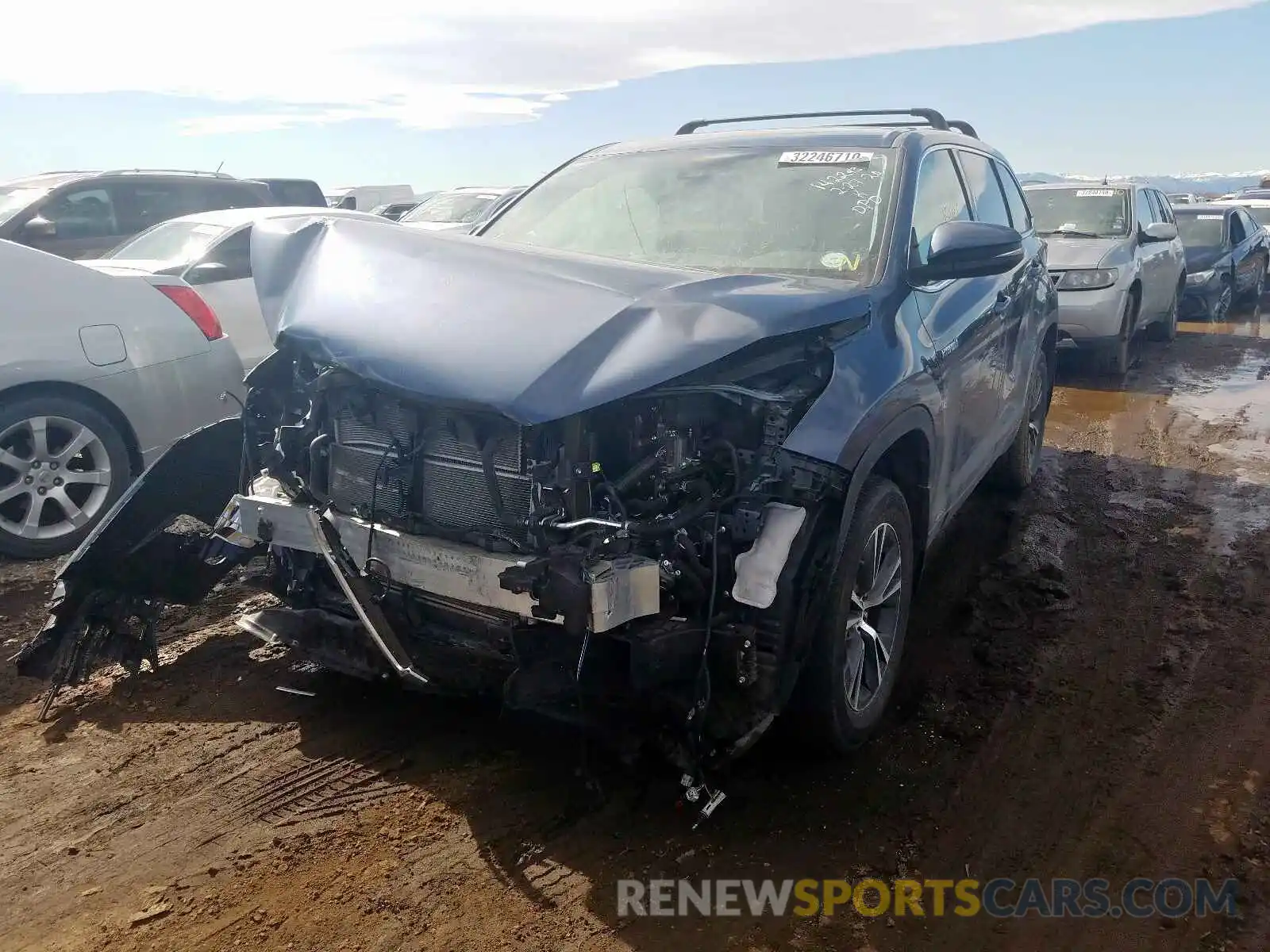 2 Photograph of a damaged car 5TDBGRFH4KS062295 TOYOTA HIGHLANDER 2019