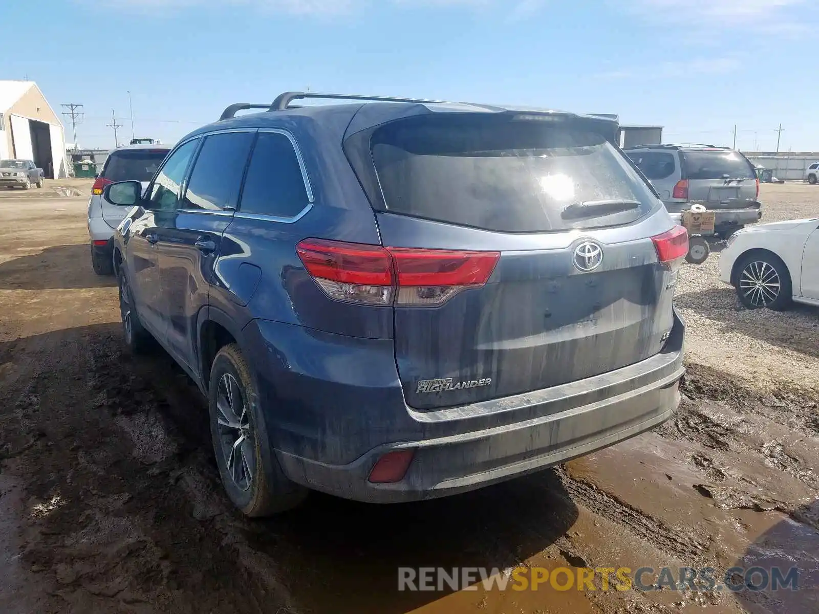 3 Photograph of a damaged car 5TDBGRFH4KS062295 TOYOTA HIGHLANDER 2019